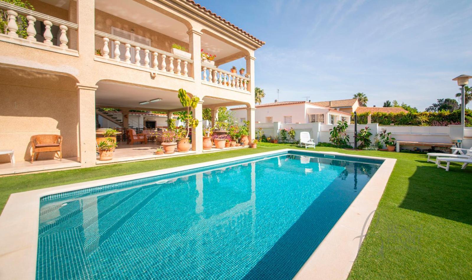 Villa R153 - Espaciosa Con Piscina Privada En