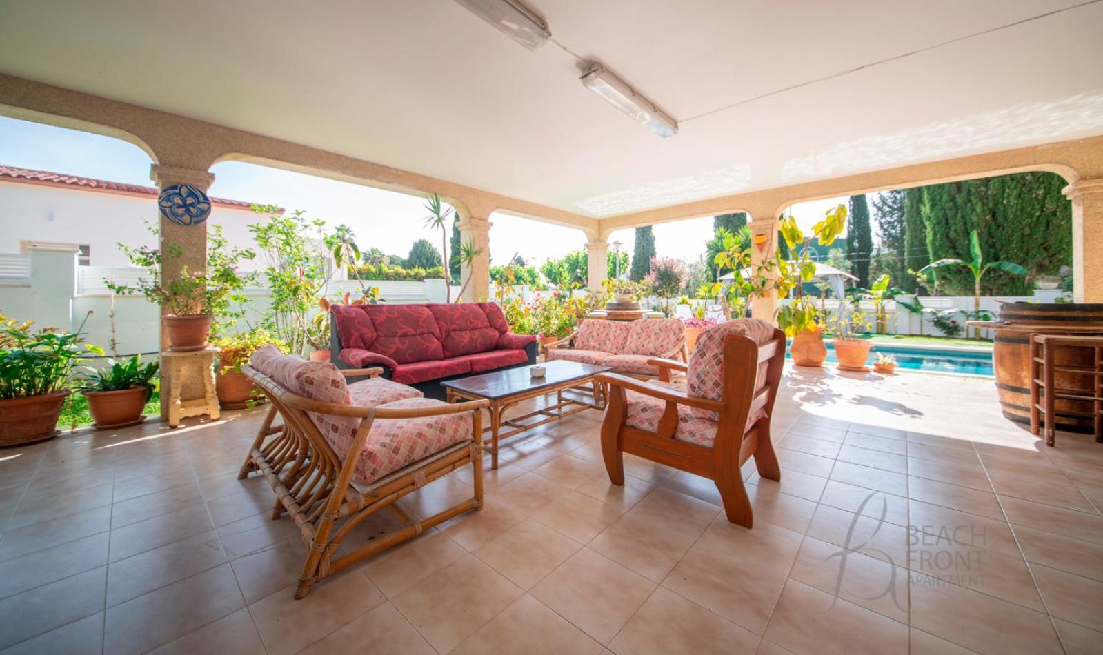 Villa R153 - Espaciosa Con Piscina Privada En Coma-ruga