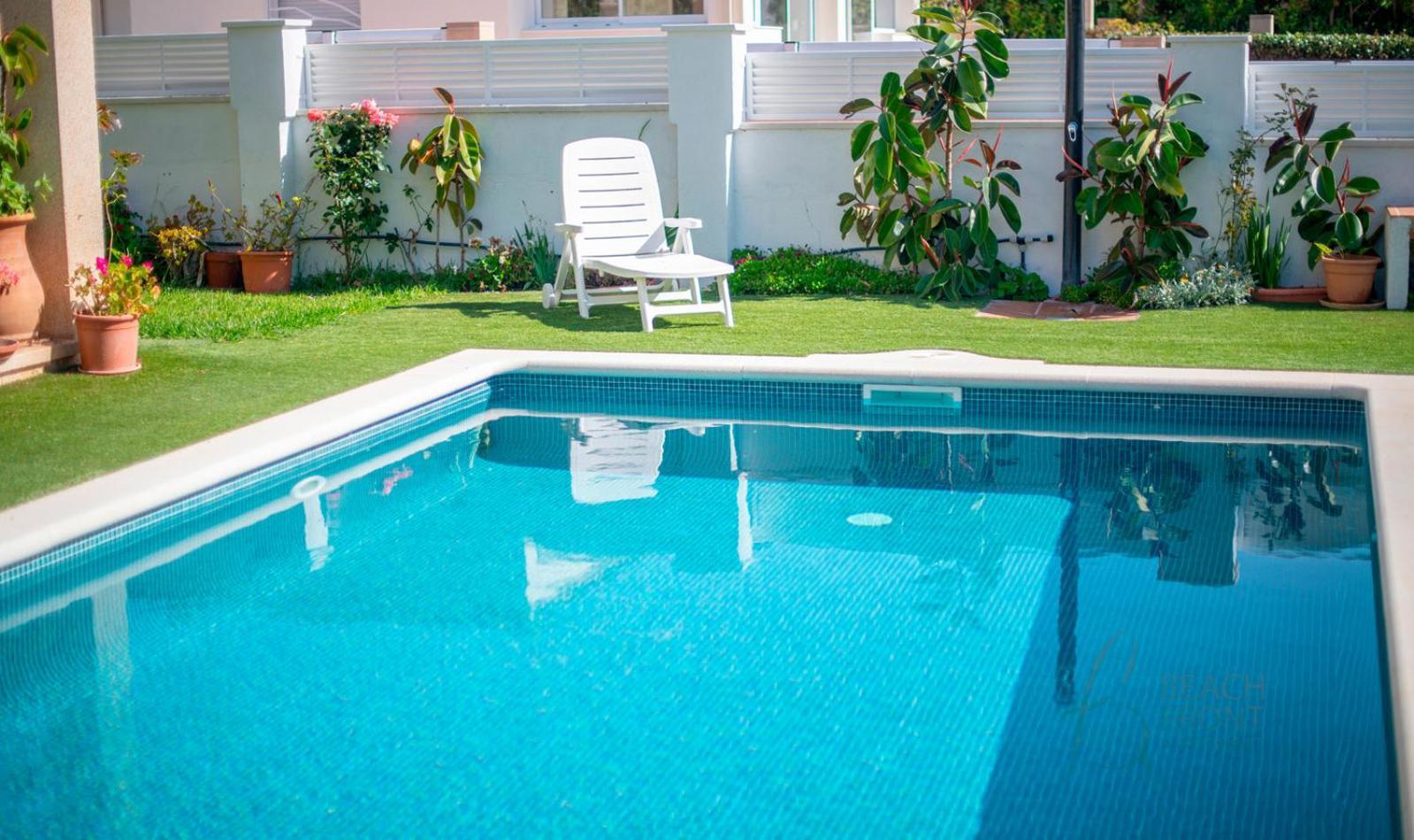 R153 - Espaciosa Con Piscina Privada En Villa Coma-ruga