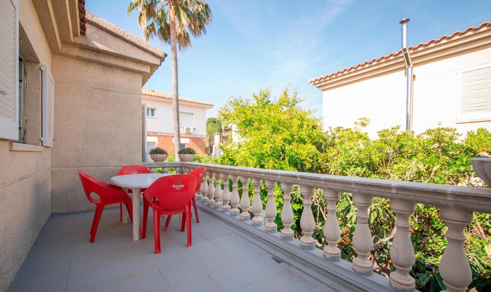 R153 - Espaciosa Con Piscina Privada En Villa