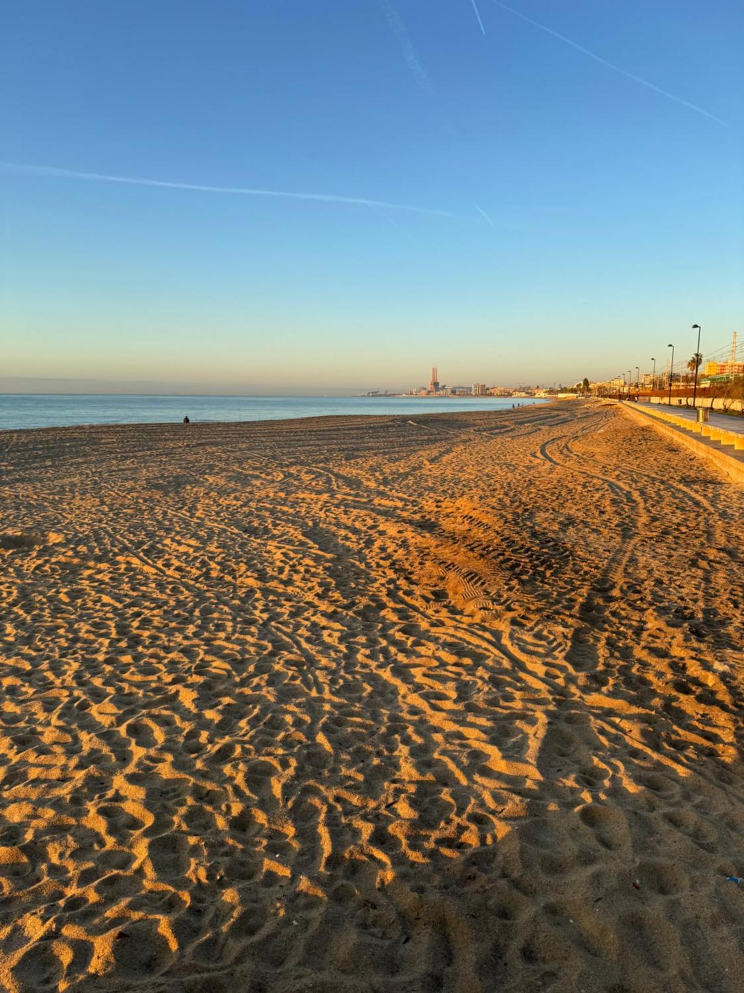 Apartamento De Con Terraza Grande Cerca De Barcelona Badalona