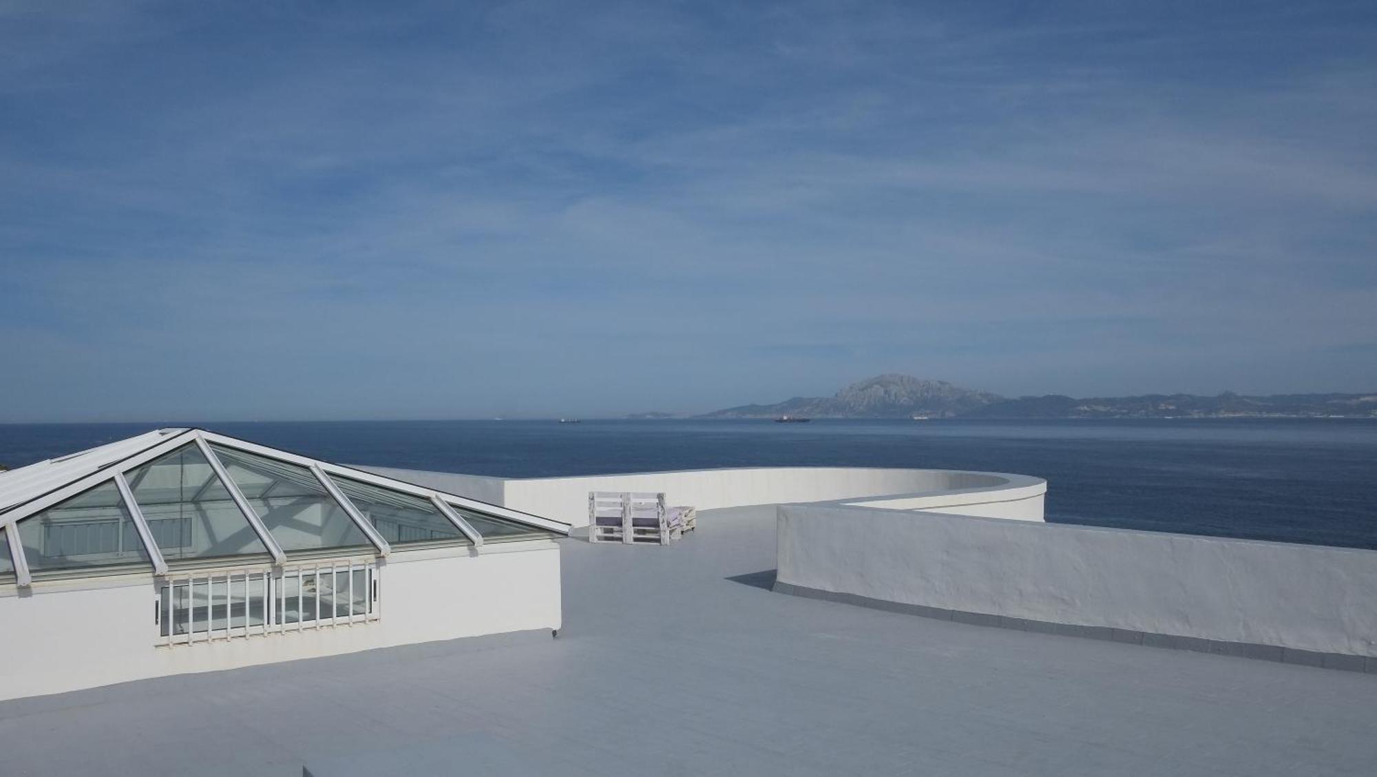 Pensión Floating House *