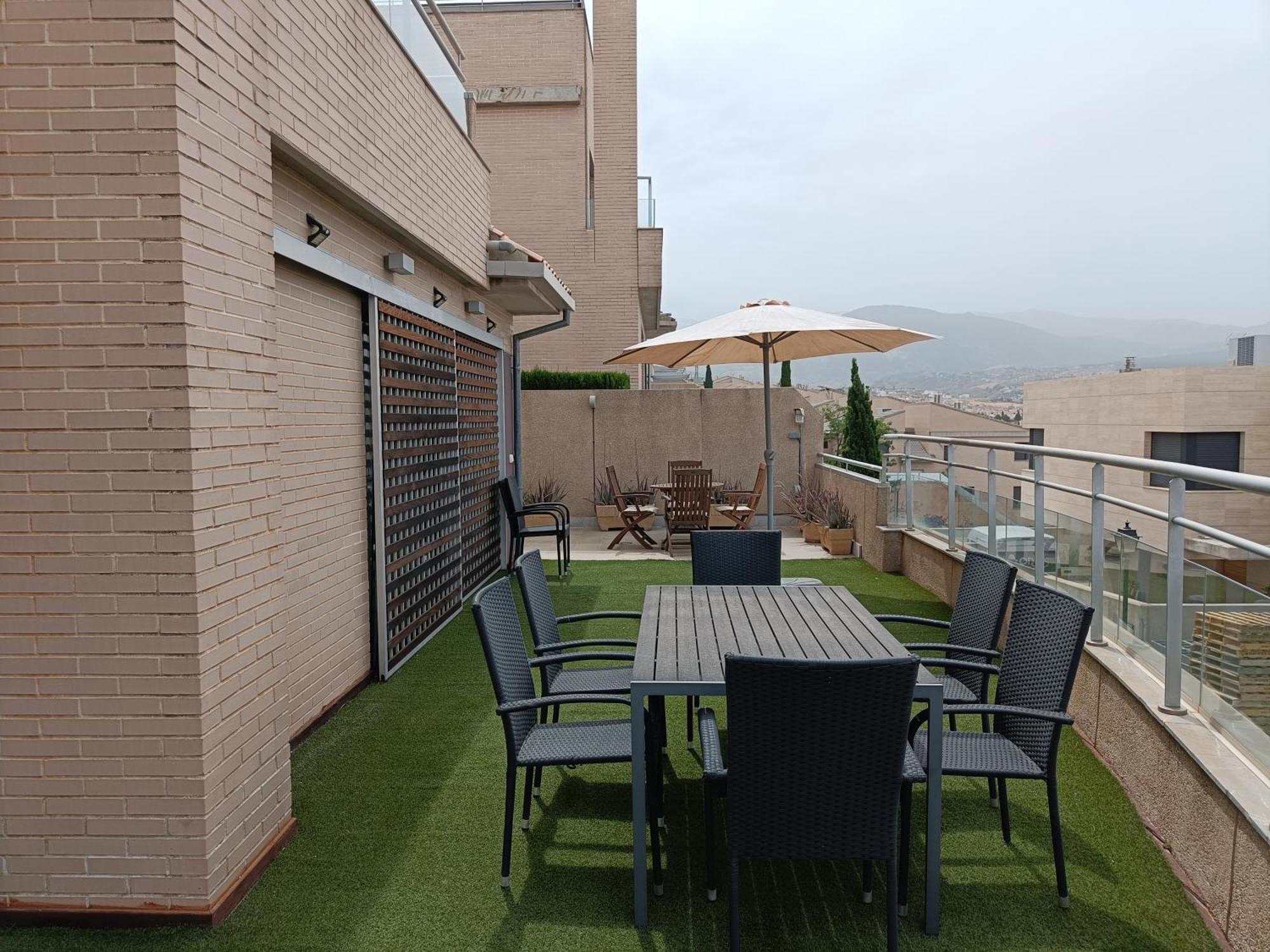 Casa En Con Vistas En Zona El Serrallo *