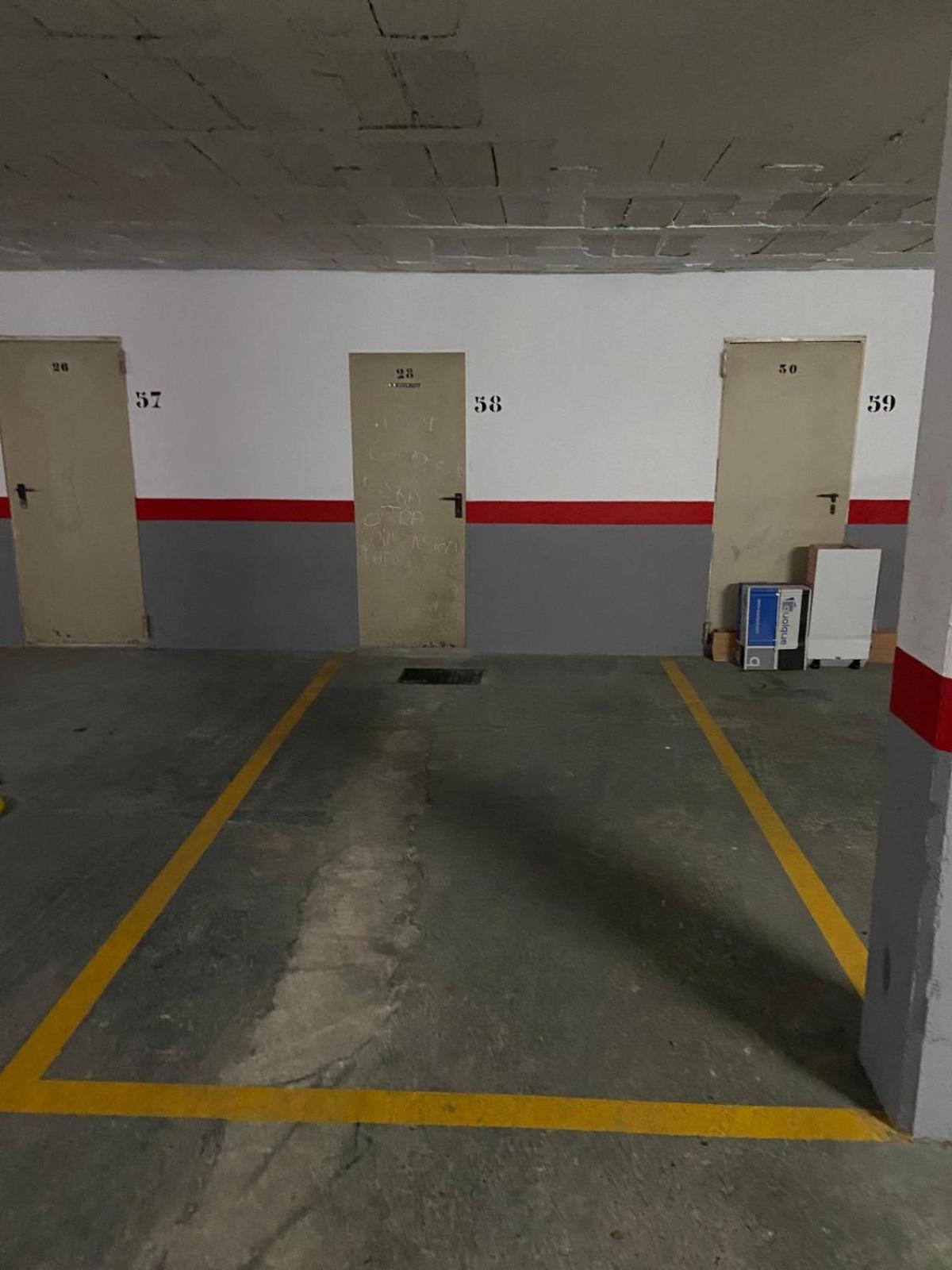 A Amb Placa De Parking * Palamos