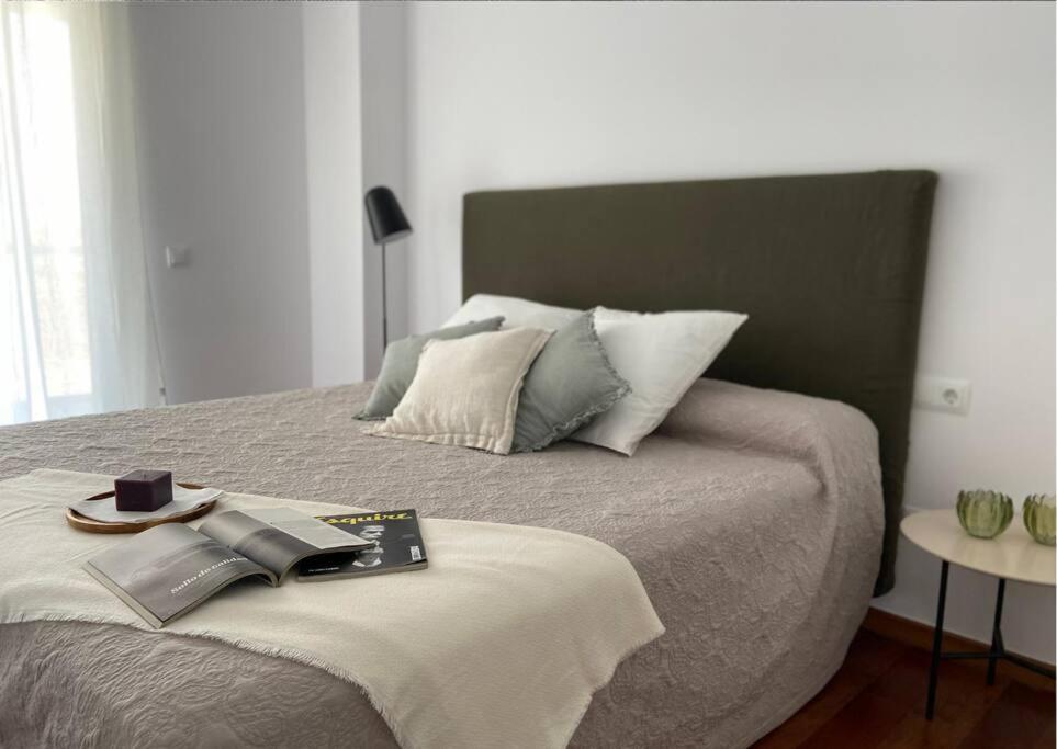 Seafront With Terrace And Views In Apartamento *