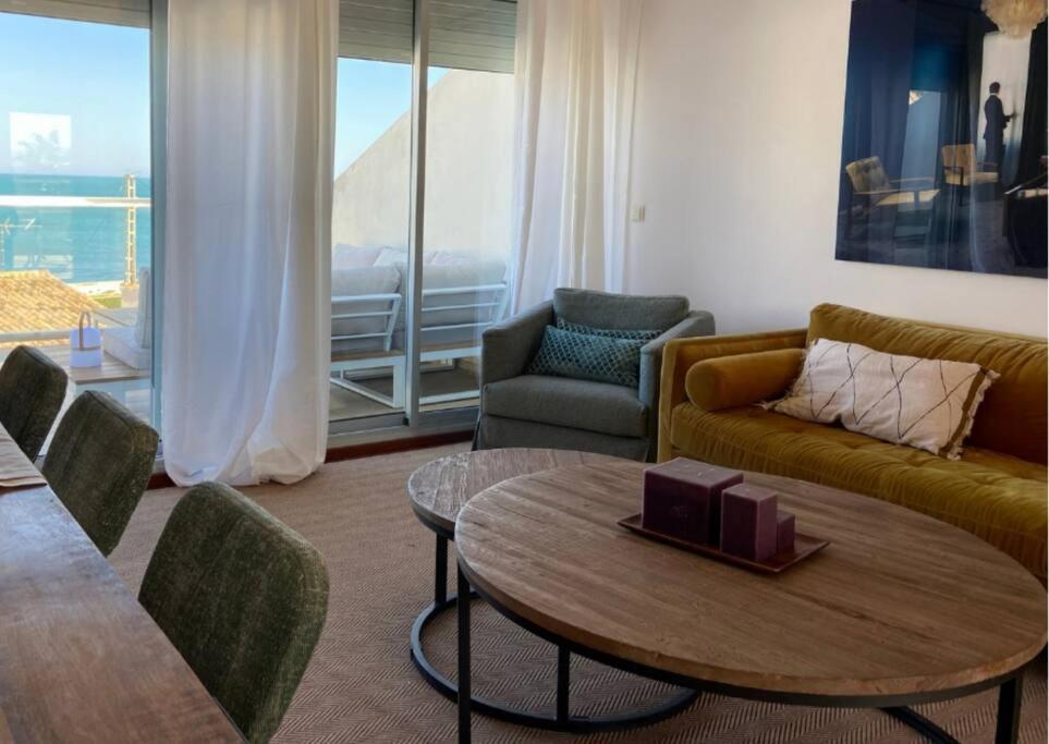 Seafront With Terrace And Views In