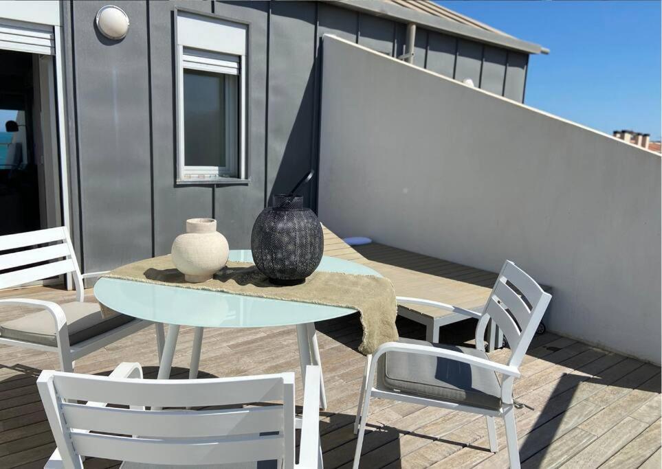 Seafront With Terrace And Views In Apartamento Jávea