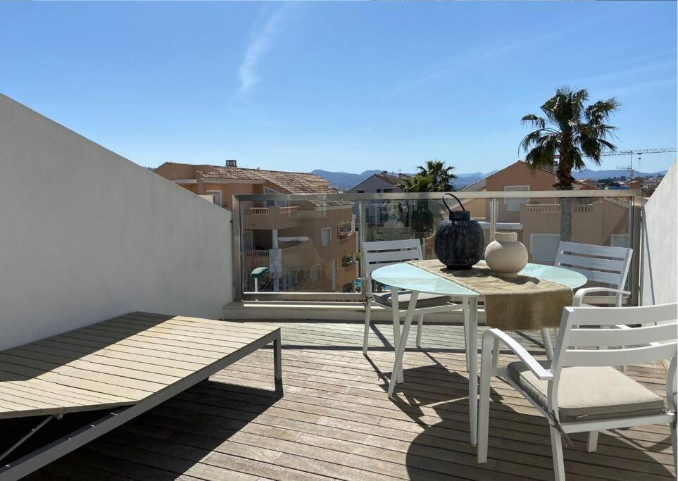 Seafront With Terrace And Views In