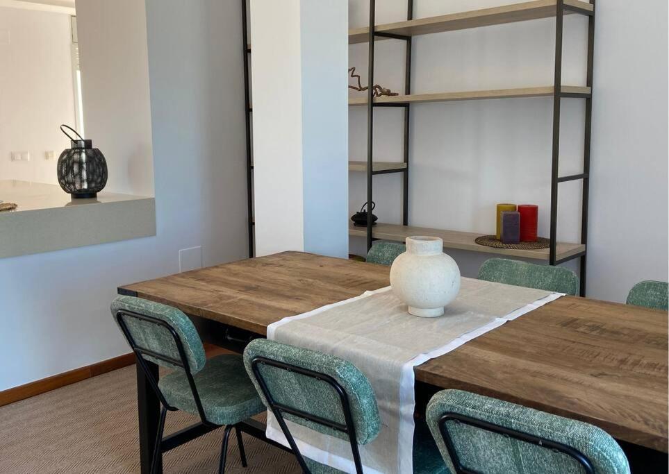 Seafront With Terrace And Views In Apartamento *