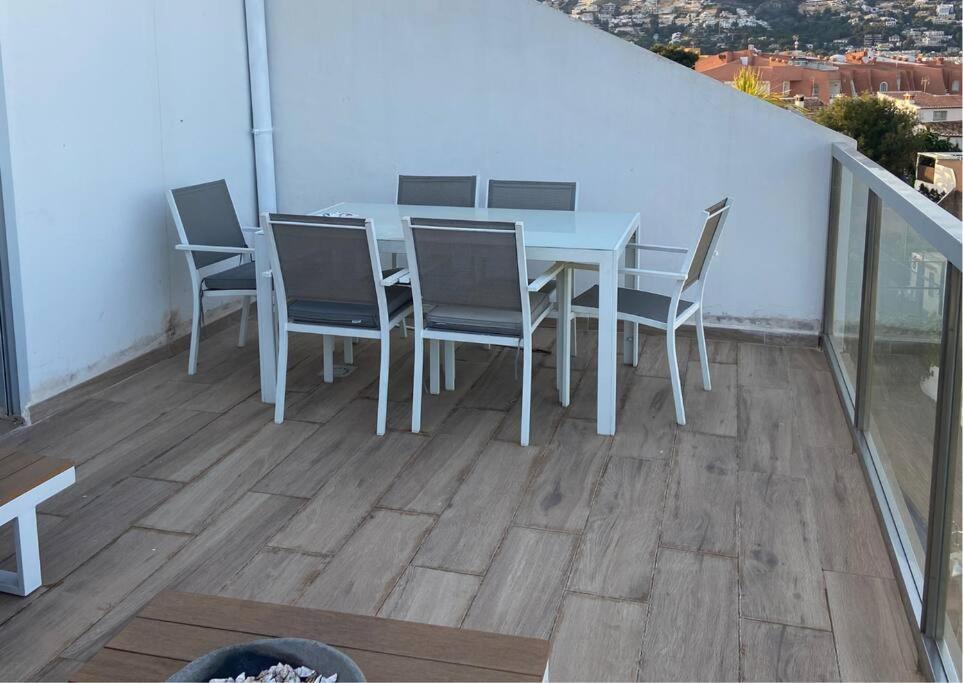 Seafront With Terrace And Views In Apartamento *