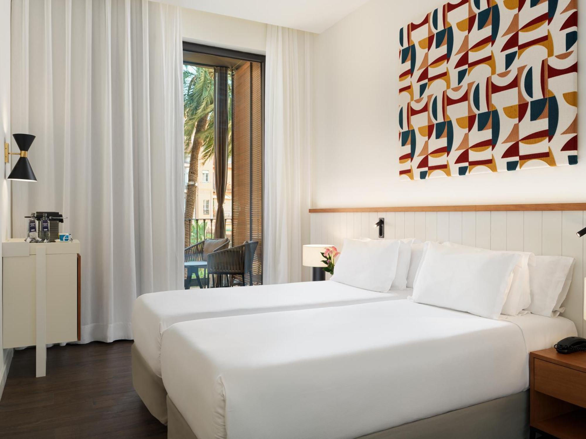 Hotel H10 Urquinaona Plaza (adults Only) 4*