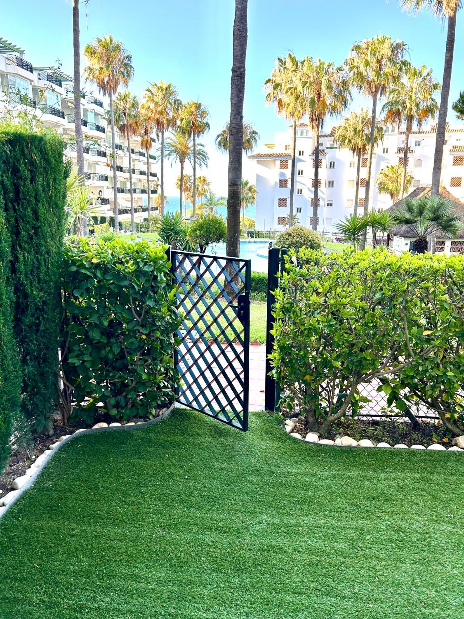 Mi Capricho, Beachfront, Grownfloor, Private Garden & Terrace Apartamento *