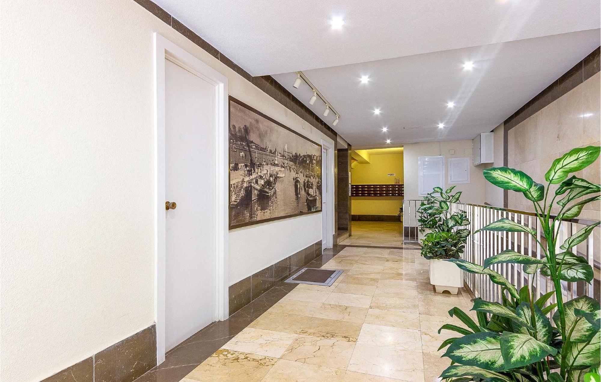Lovely In With Kitchen Apartment *