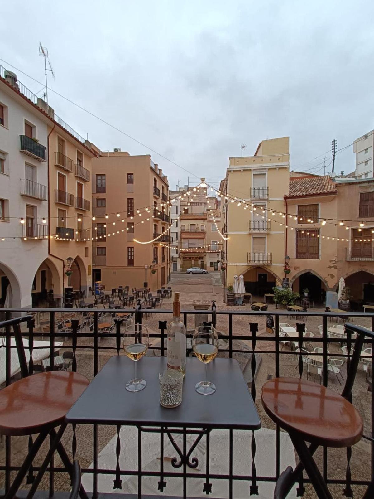 Placa De L'almudi, Where Else! *