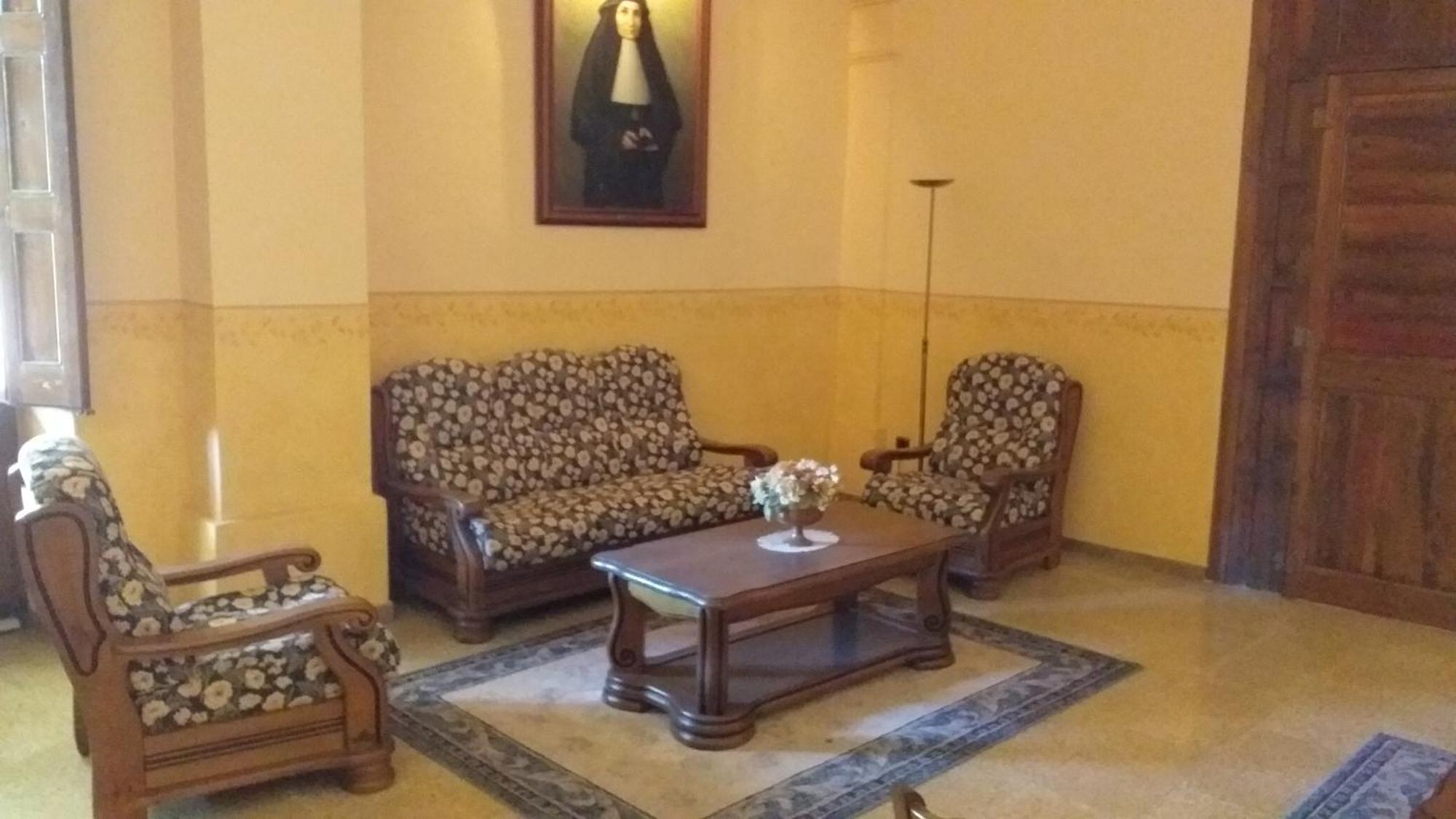 Guest house Residencia Sagrada Familia La Seu d'Urgell