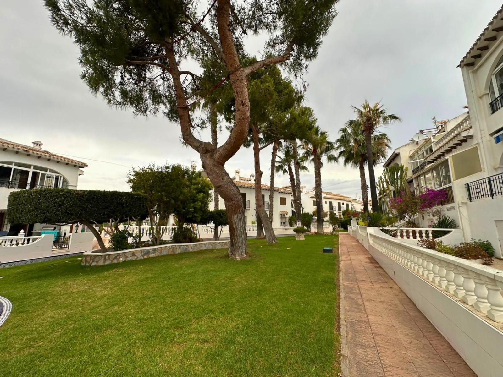 Ancora 4 En Urbanizacion Con Piscina Torrevieja