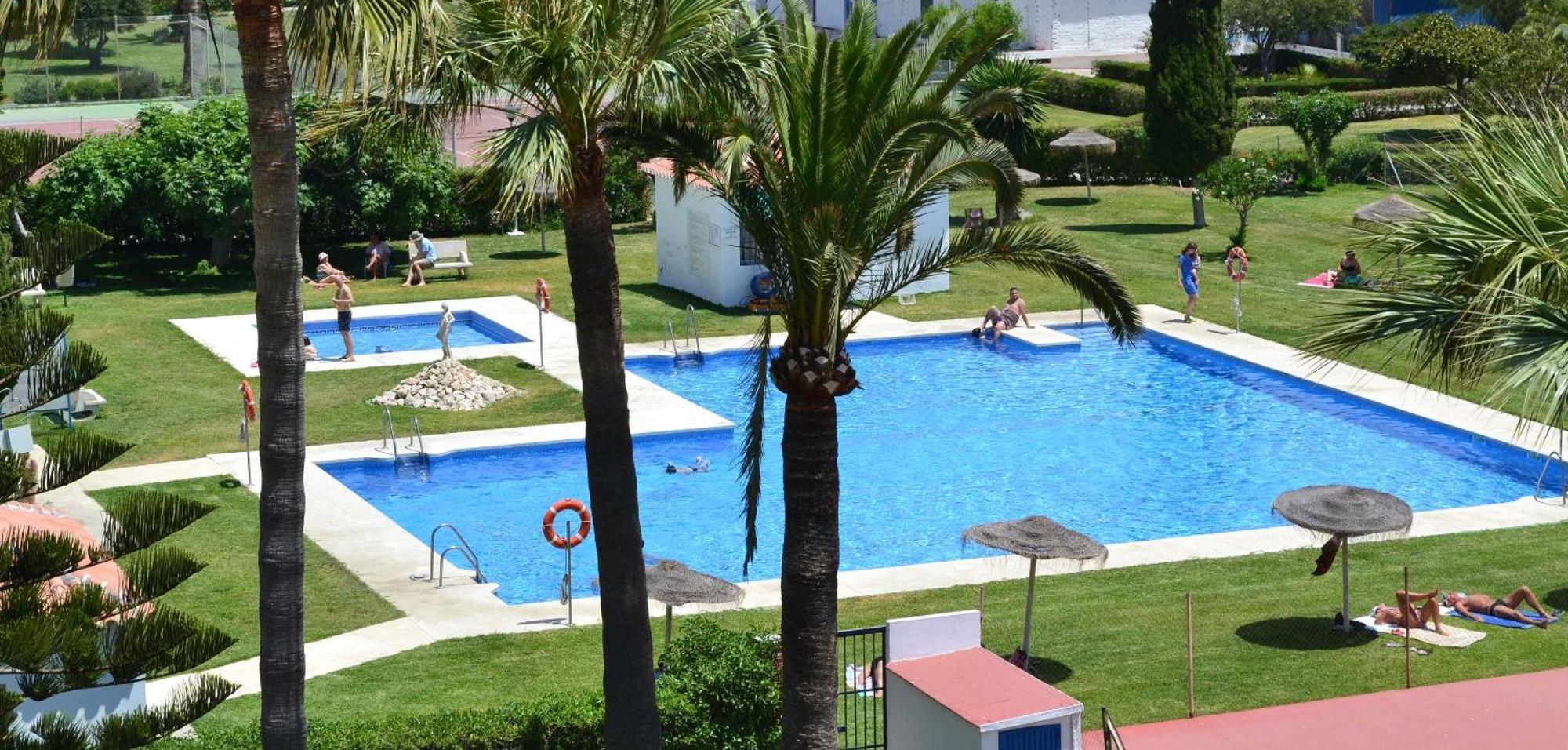 Apartment Spacious 1 Bedroom Apartment, Front, Costa *