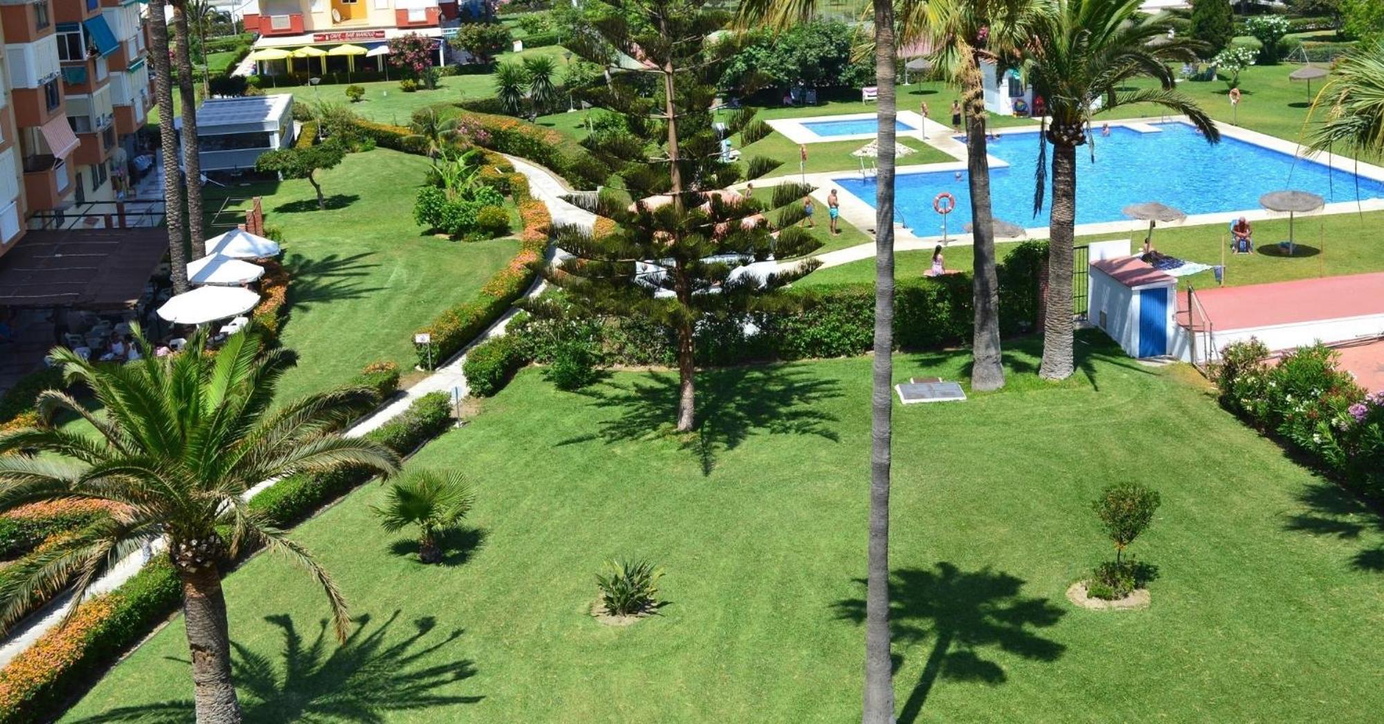 Apartment Spacious 1 Bedroom Apartment, Front, Costa *