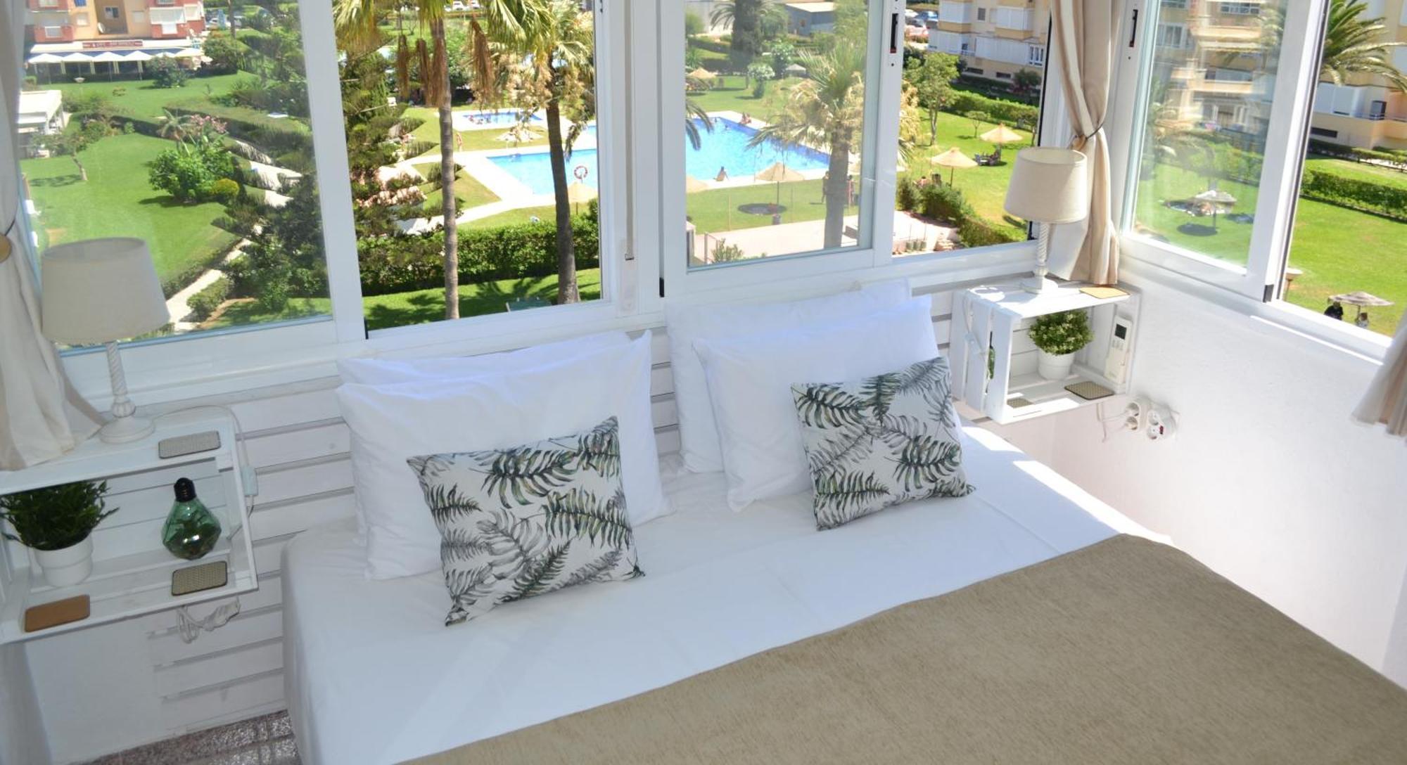 Apartment Spacious 1 Bedroom Apartment, Front, Costa
