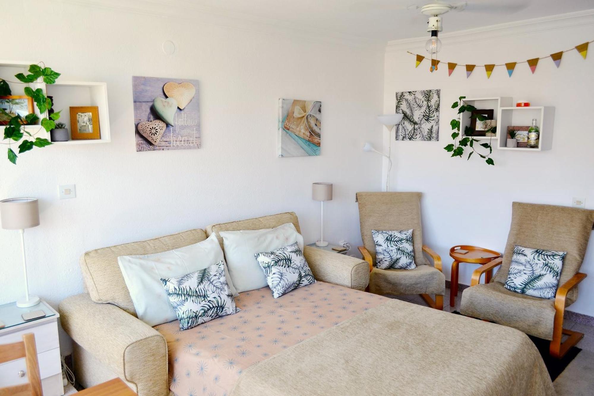 Apartment Spacious 1 Bedroom Apartment, Front, Costa