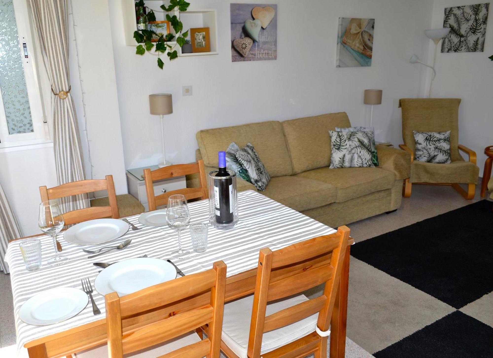 Apartment Spacious 1 Bedroom Apartment, Front, Costa