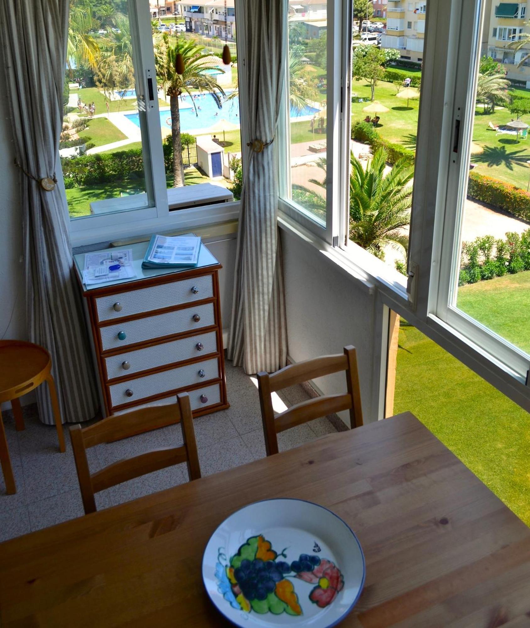Apartment Spacious 1 Bedroom Apartment, Front, Costa *