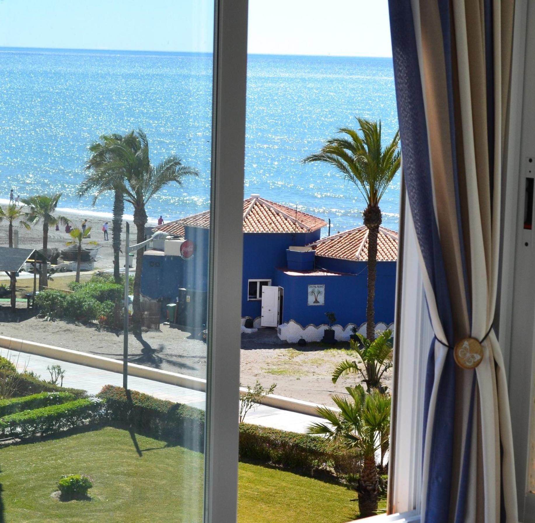 Apartment Spacious 1 Bedroom Apartment, Front, Costa *