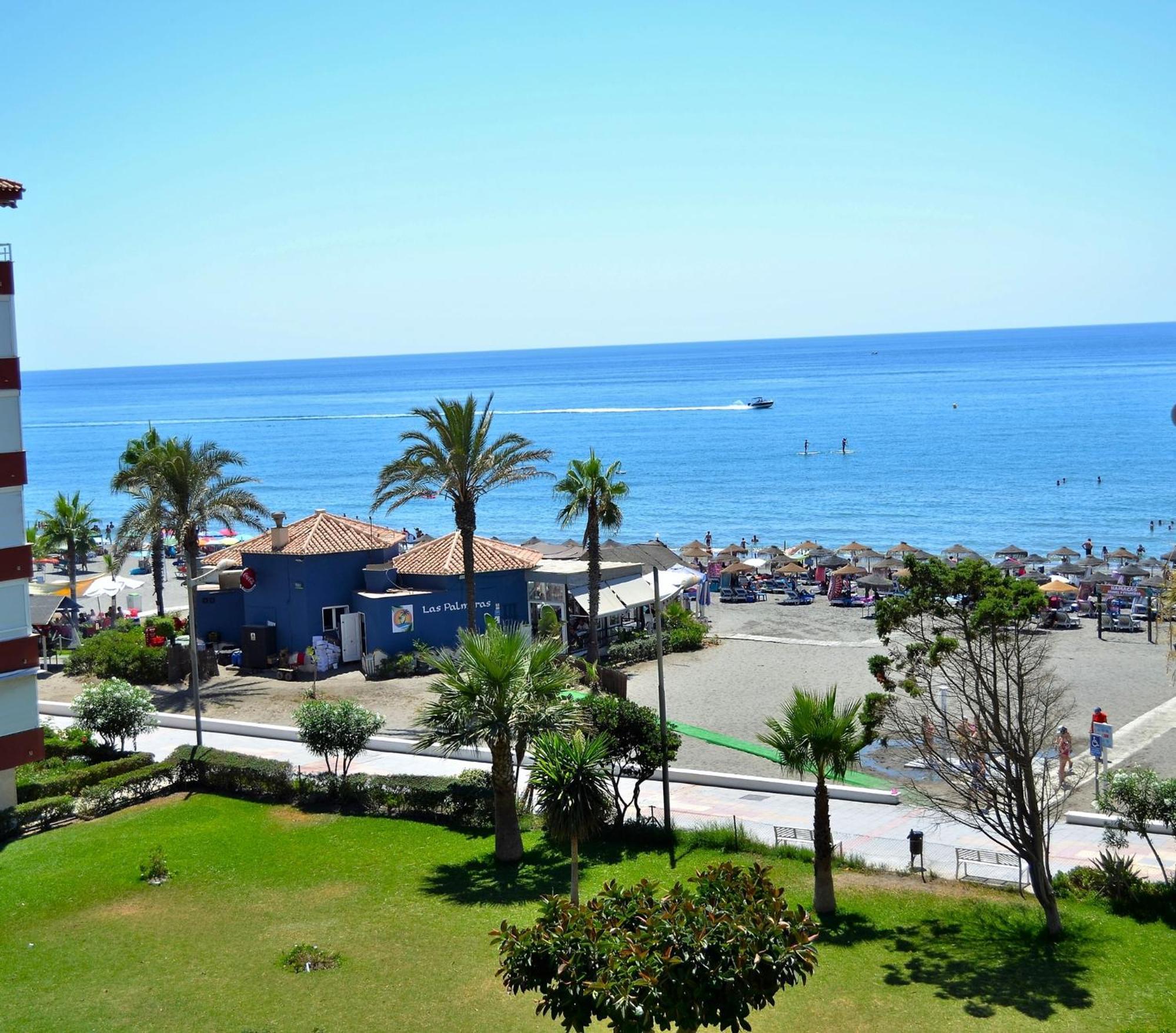 Apartment Spacious 1 Bedroom Apartment, Front, Costa *