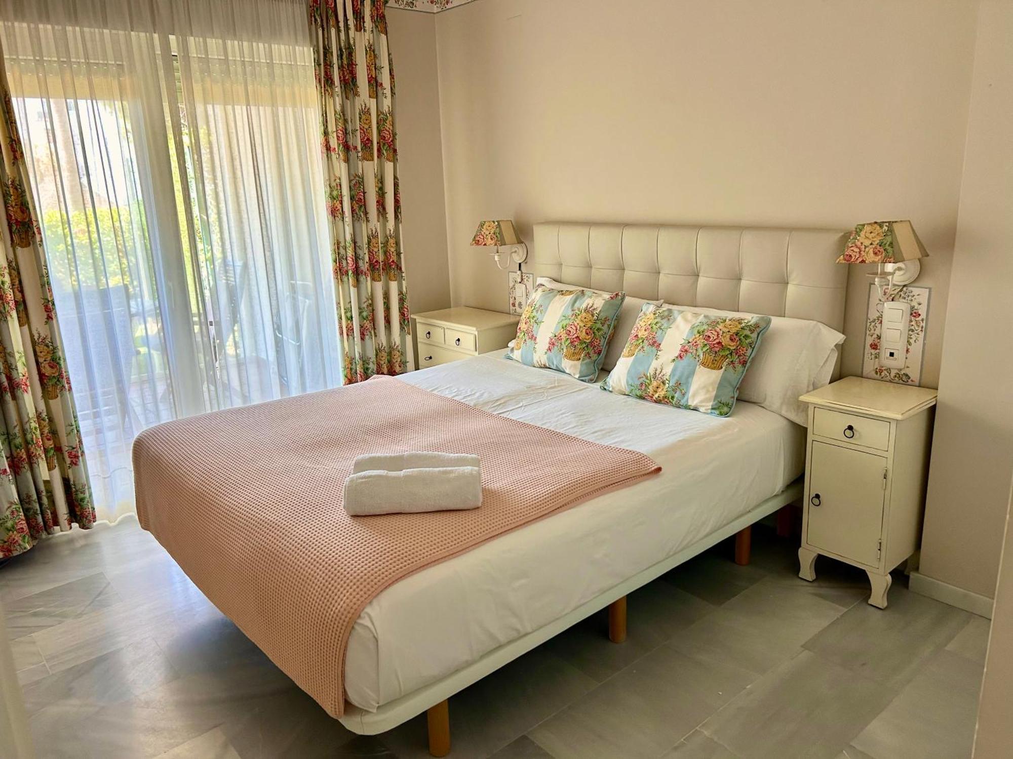 Apartamento Mi Capricho, Beachfront, Grownfloor, Private Garden & Terrace