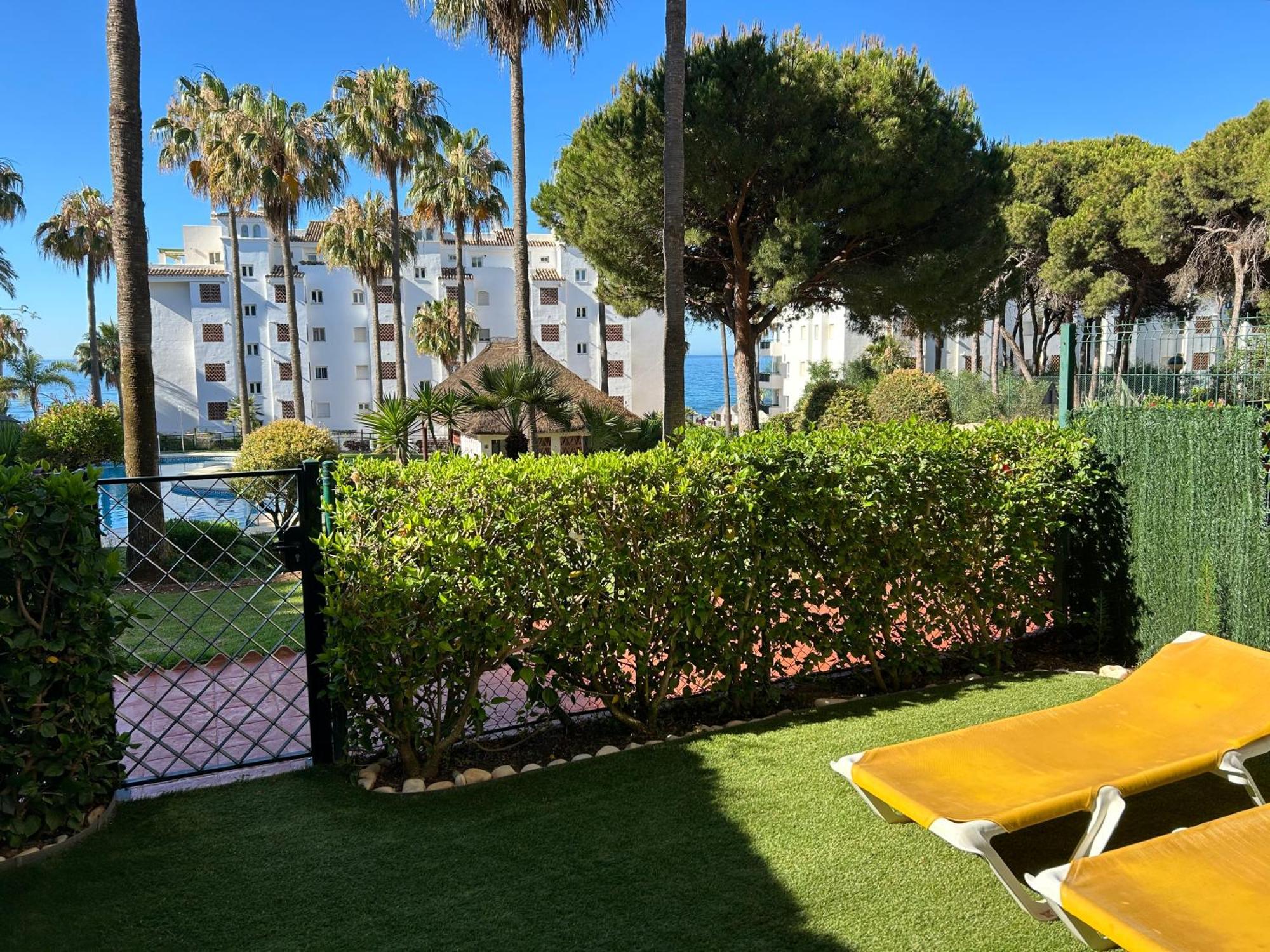 Mi Capricho, Beachfront, Grownfloor, Private Garden & Terrace Apartamento