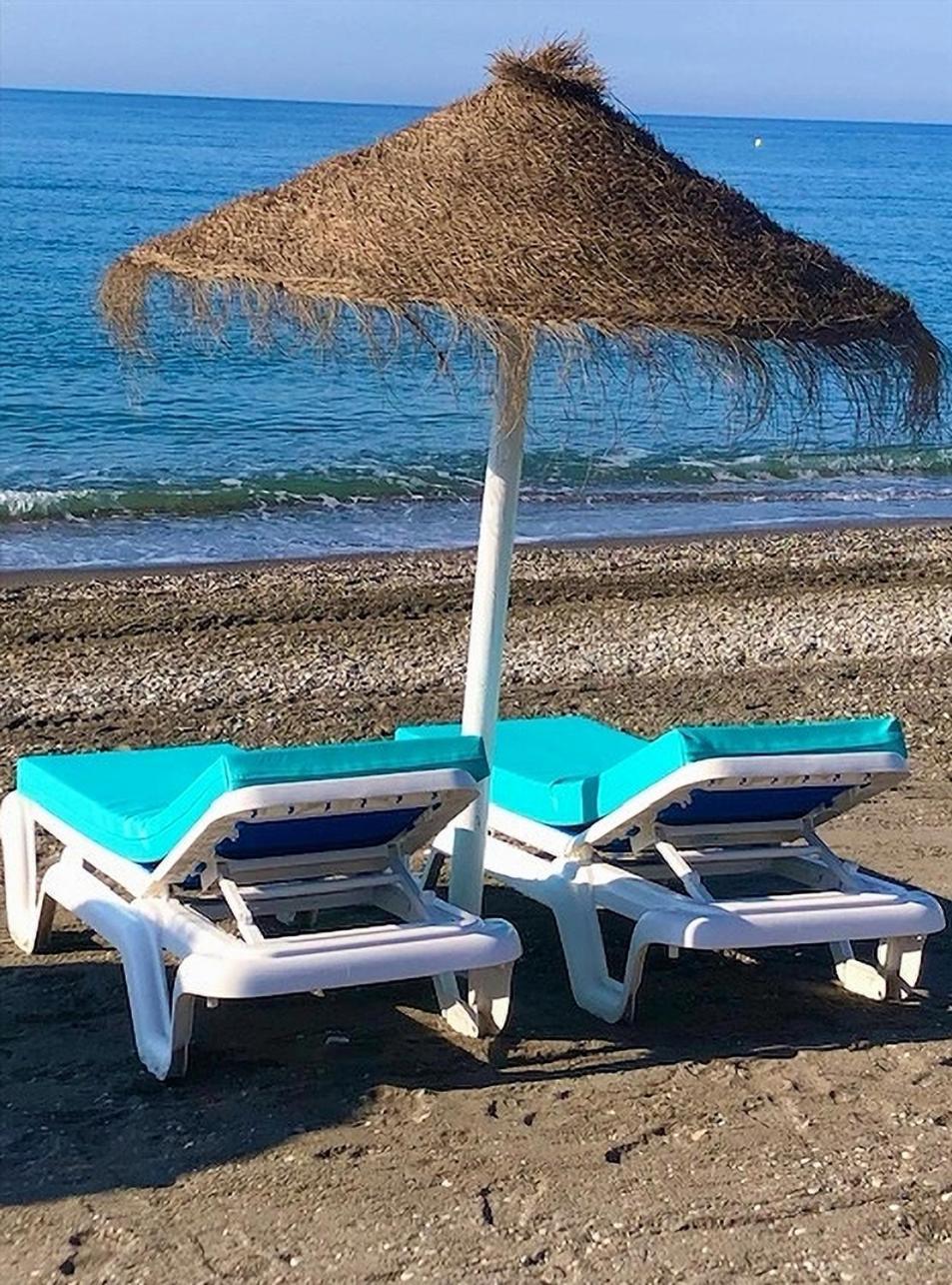 Apartment Spacious 1 Bedroom Apartment, Front, Costa *