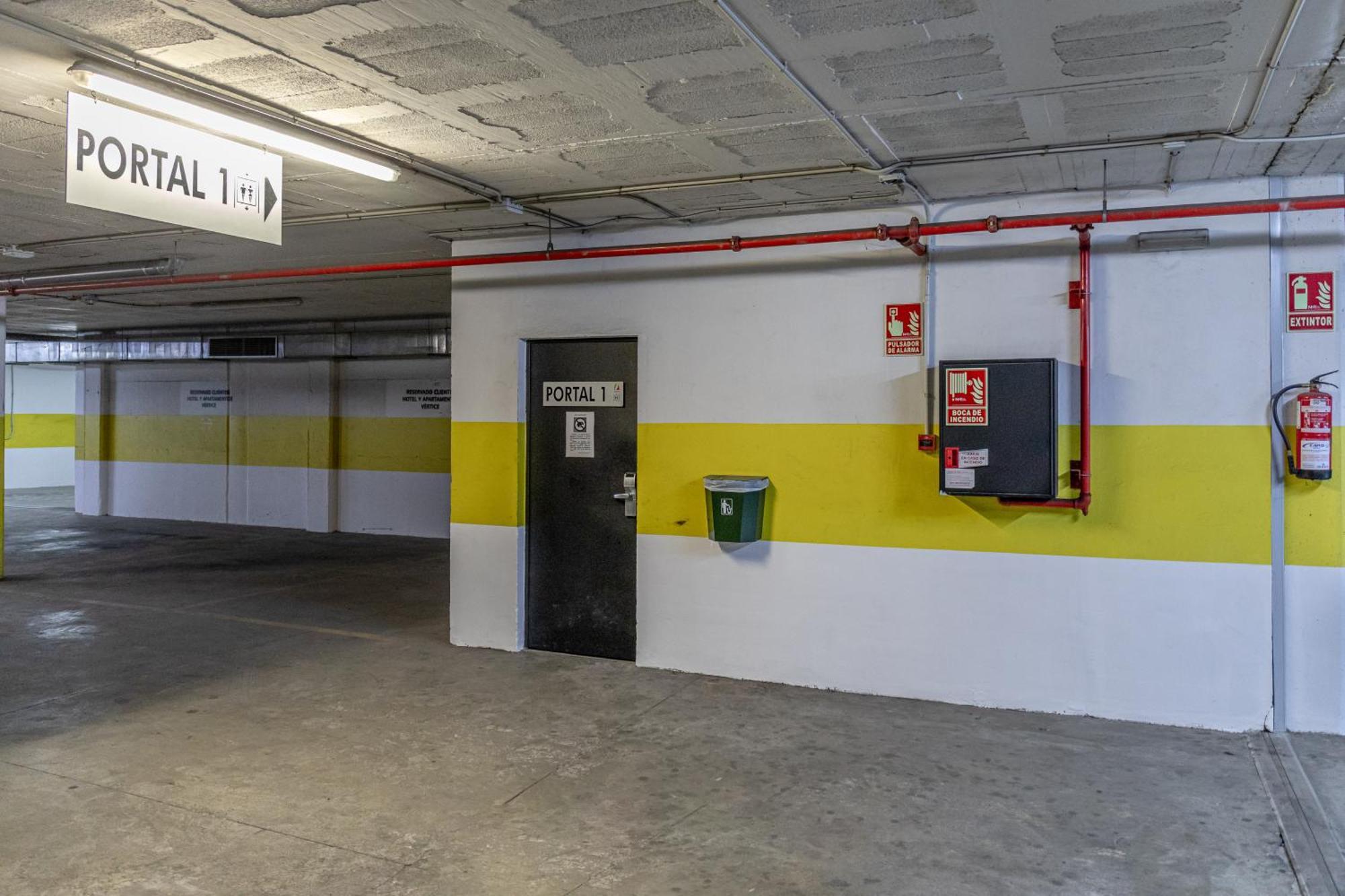 25 With Free Parking And Pool Apartamento Bormujos