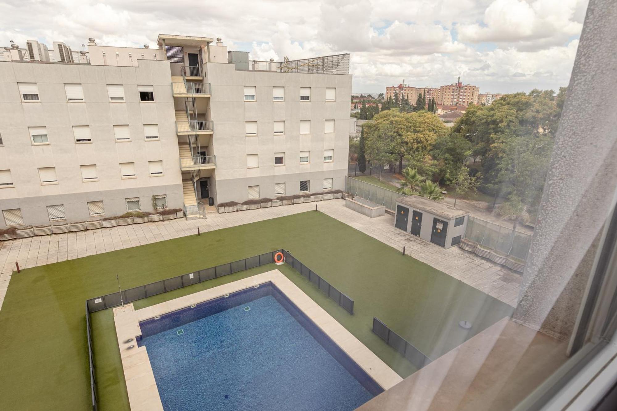 25 With Free Parking And Pool