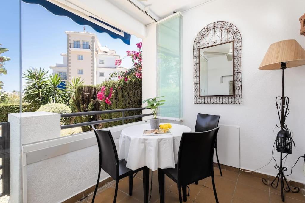 With Private Parking & Walk To Rdr404 *