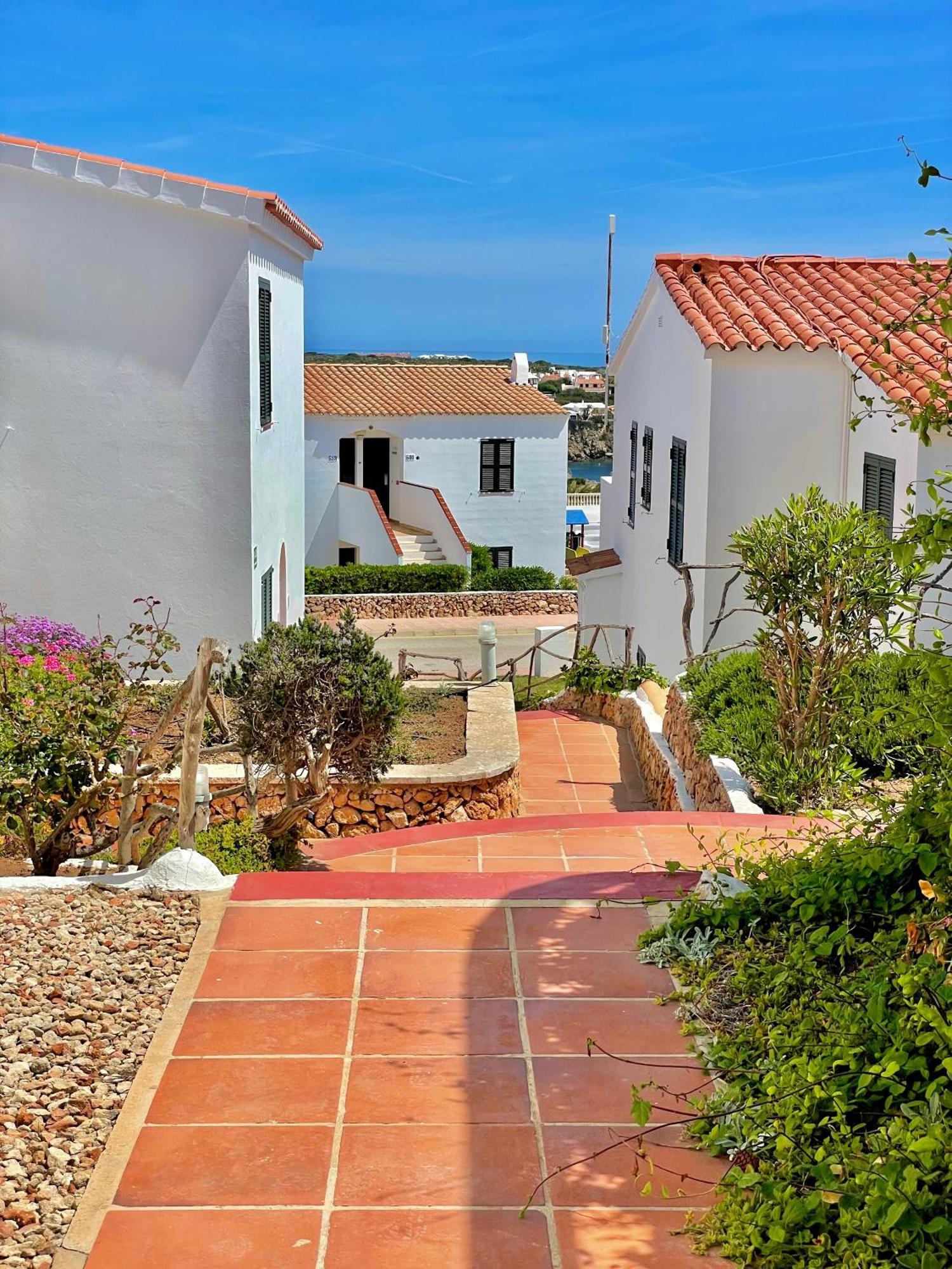 Llevant En Planta Baja Con Piscina Apartment