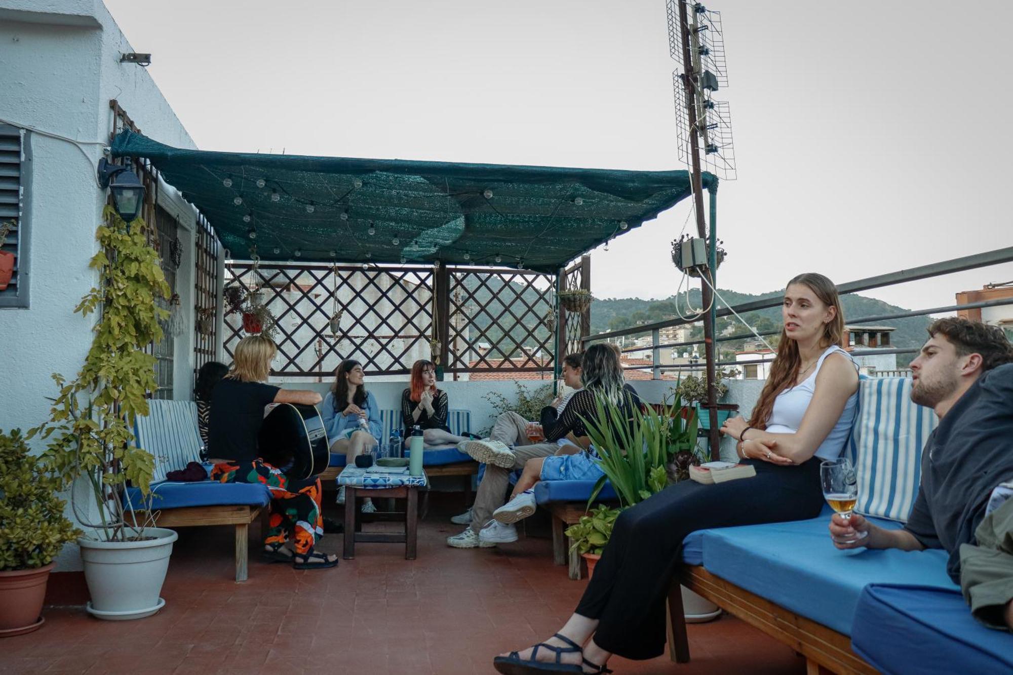 Mana Mana Youth Hostel *