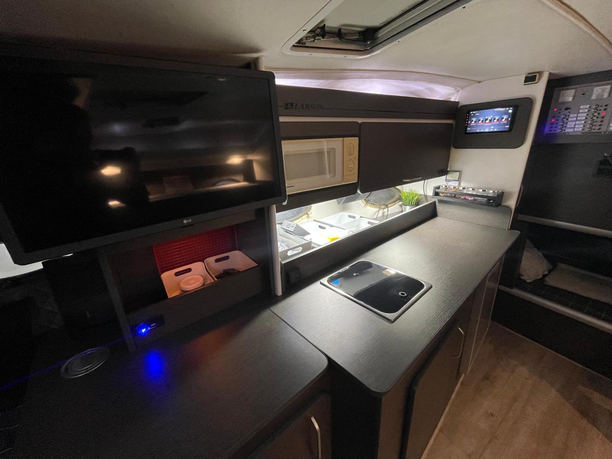 Barco Kmp Hotel en barco Les Botigues de Sitges