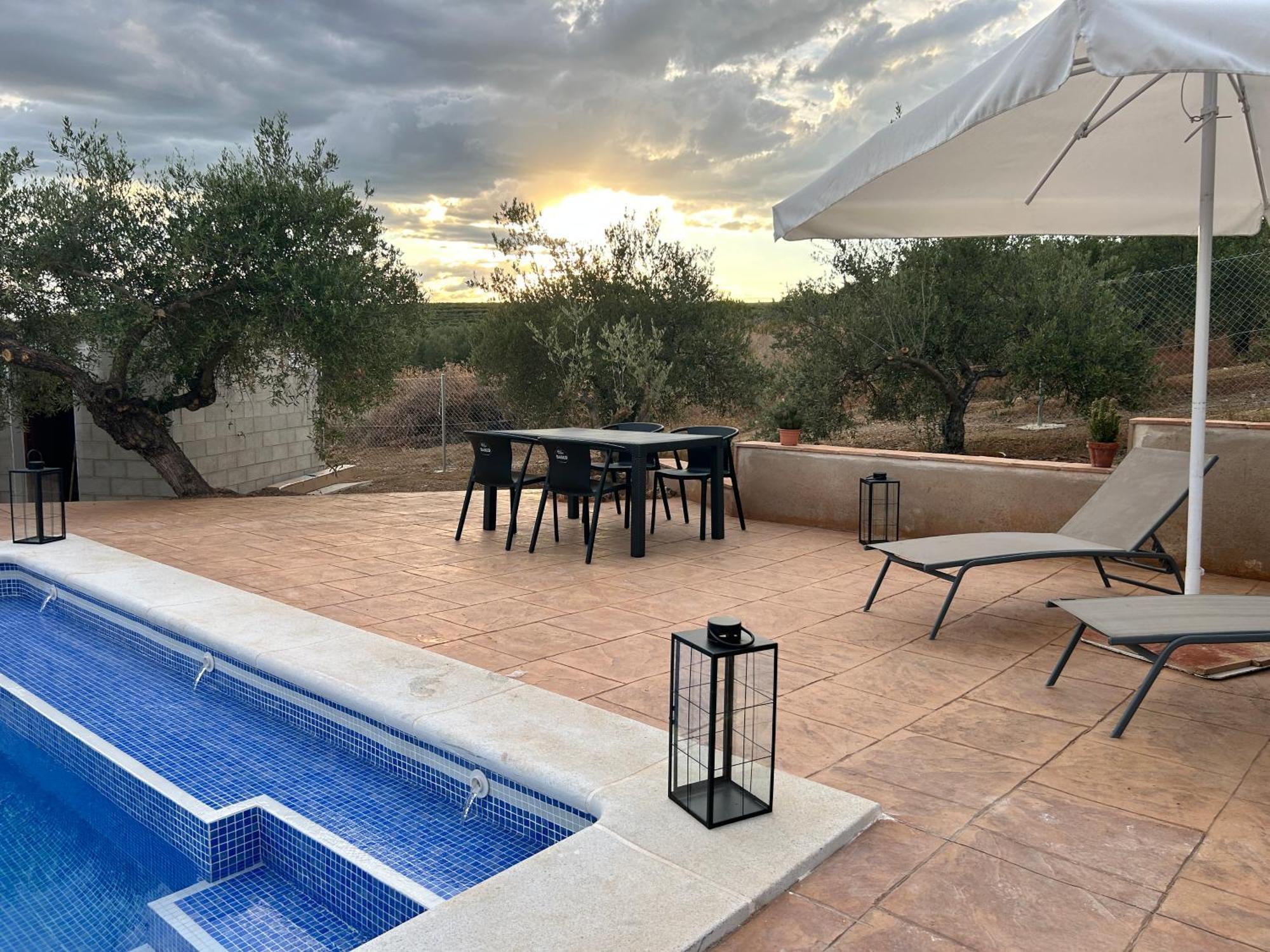 Casa Caraza. Un Olivar Con Vistas Al Castillo De Juego De Tronos Almodóvar del Río