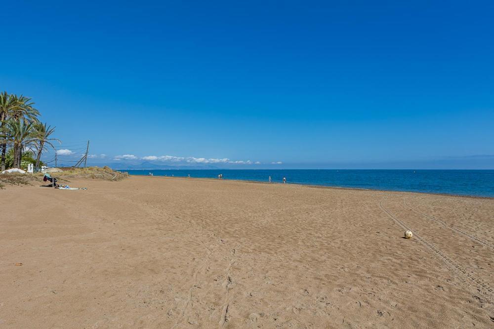 Gorgeous, Sunny With Mountain Views Apartment Denia