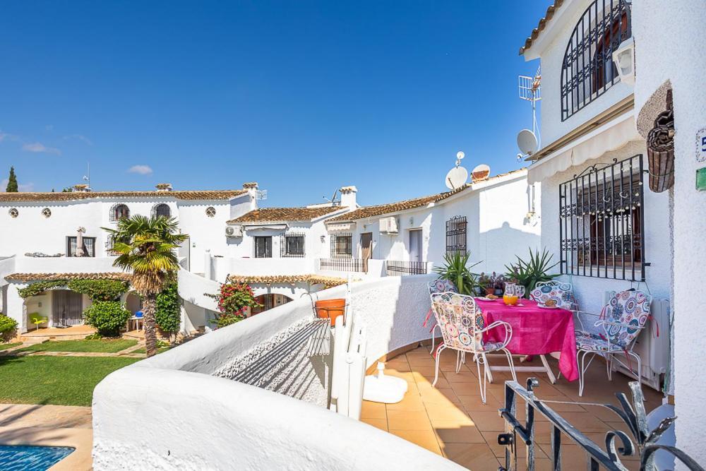 Gorgeous, Sunny With Mountain Views Apartment
