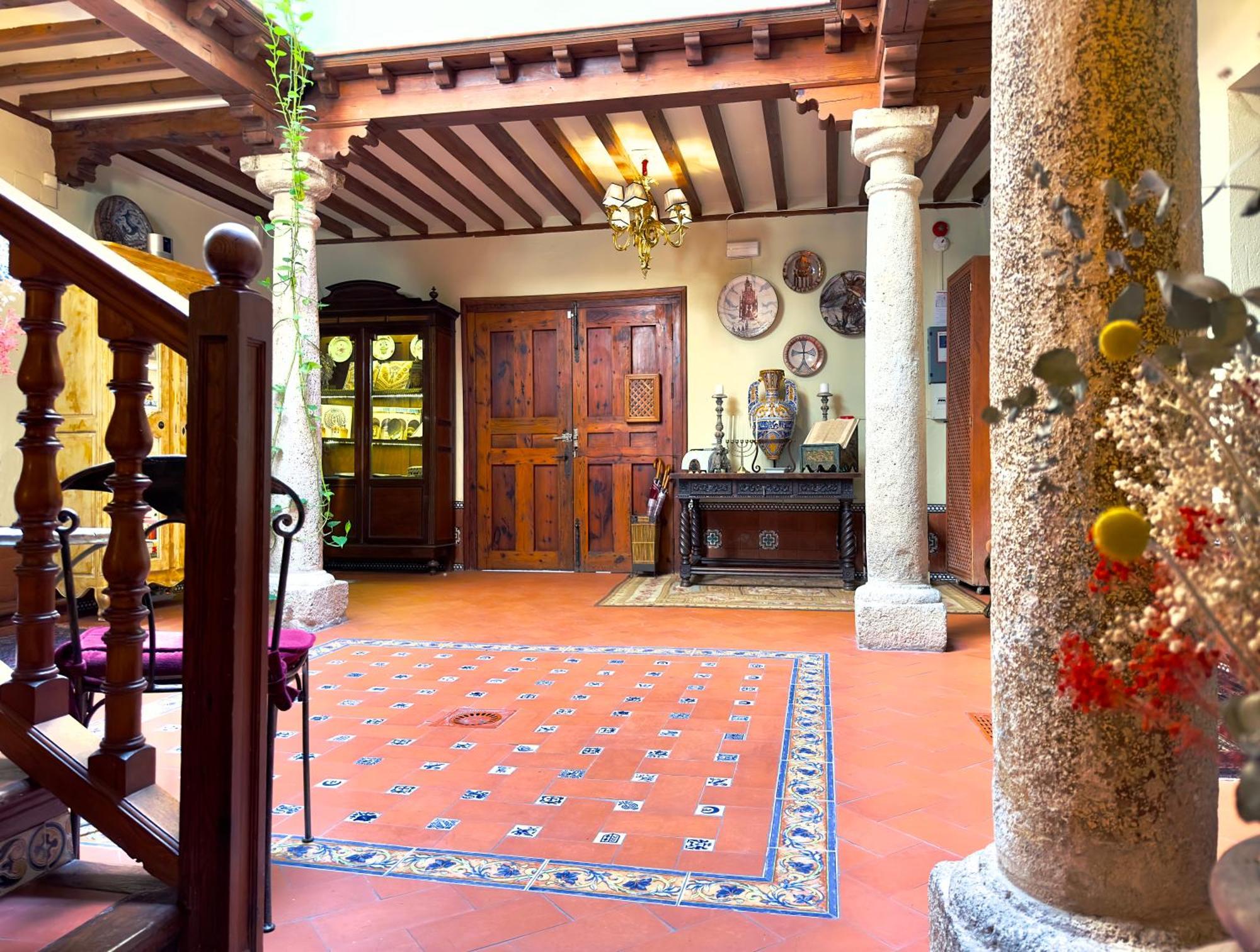 Aparthotel Almunia De San Miguel 2*