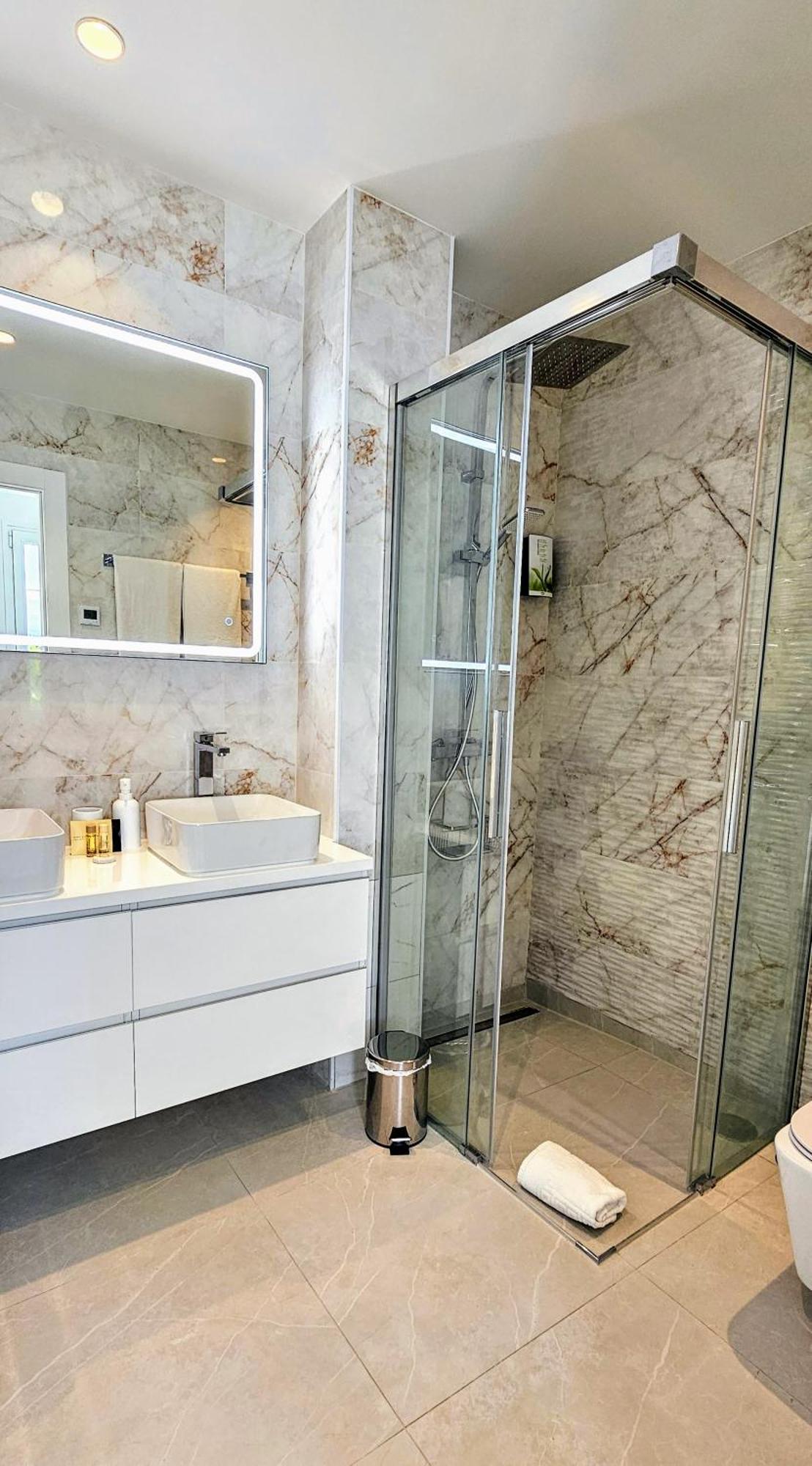 6 Bedrooms New Luxury With Private Pool And Jacuzzi Villa *