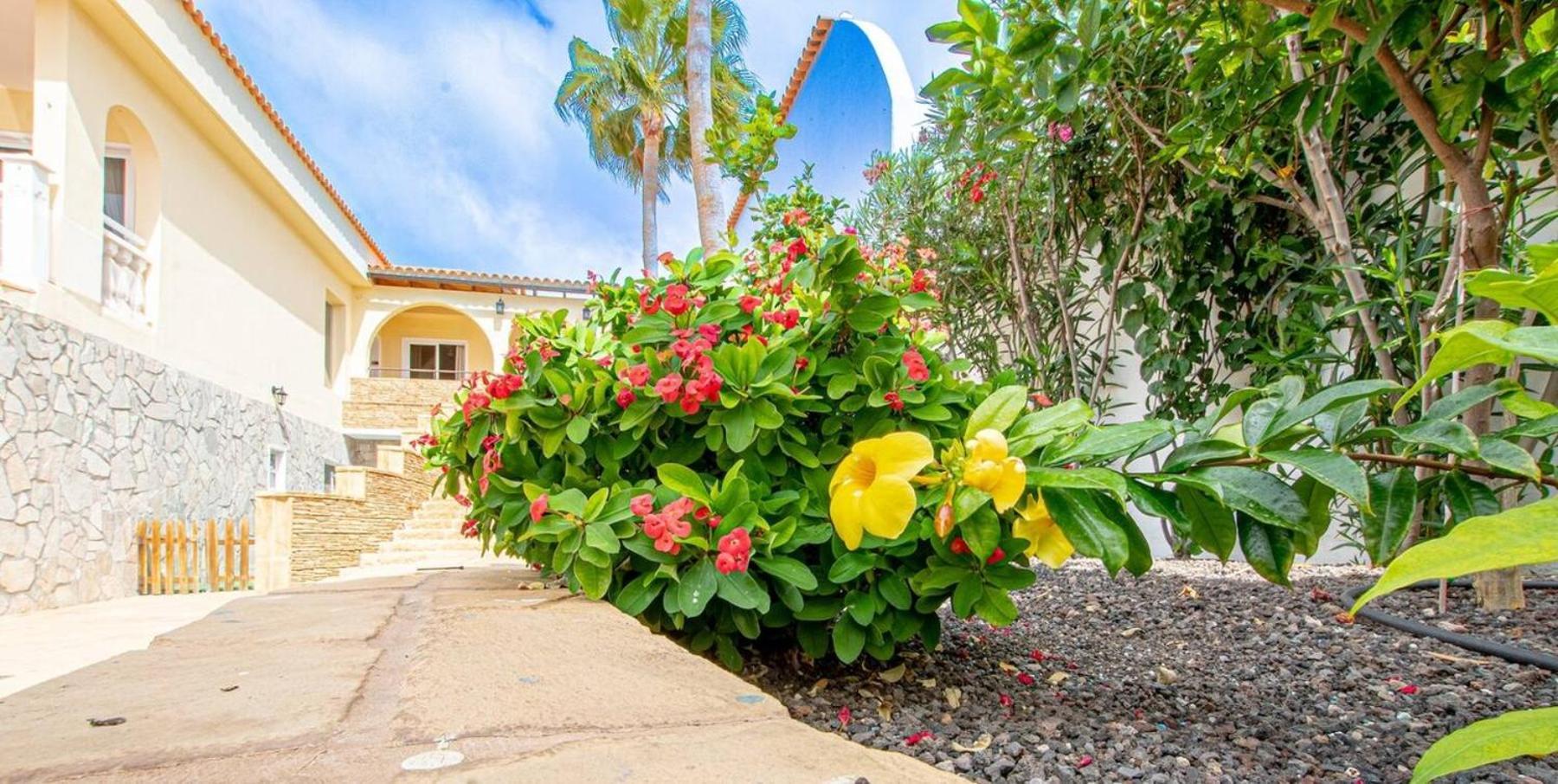 Victoria With Heated Pool Villa