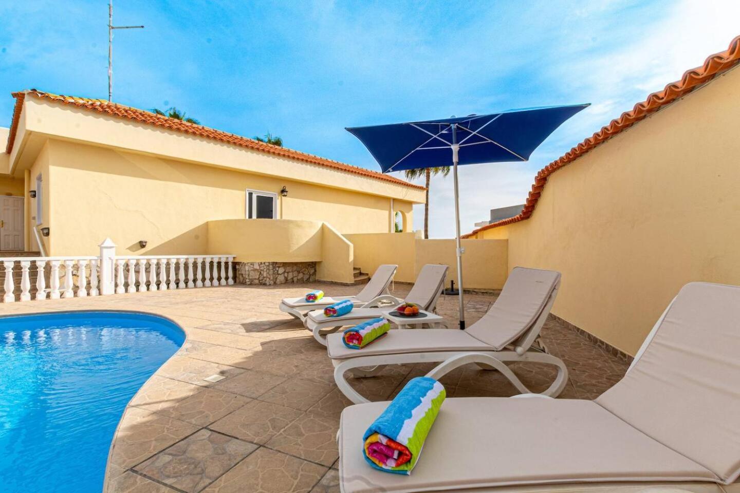 Victoria With Heated Pool *