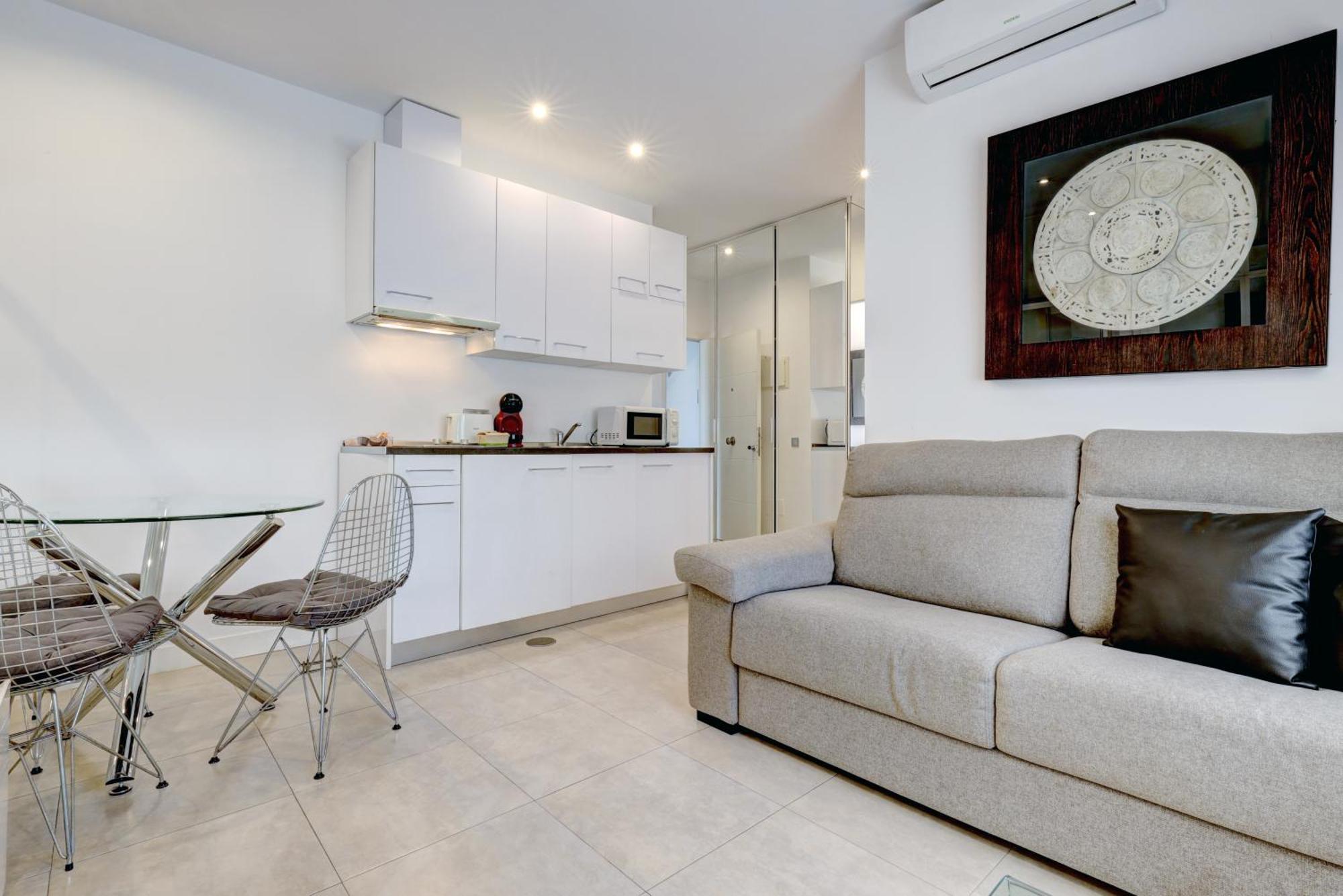 Apartamento Con Vistas Y Terraza En Marbella