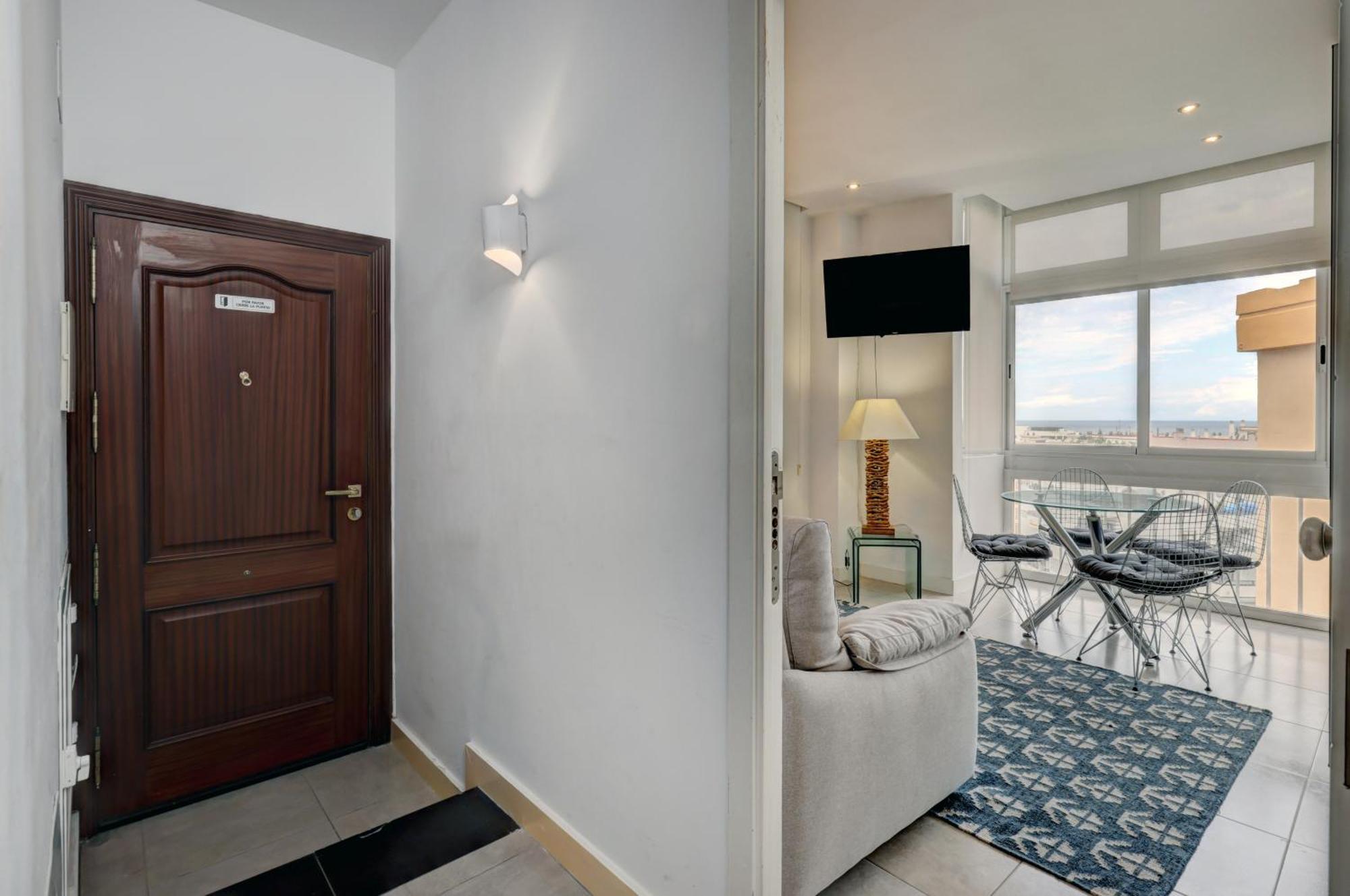 Con Vistas Y Terraza En Apartamento Marbella