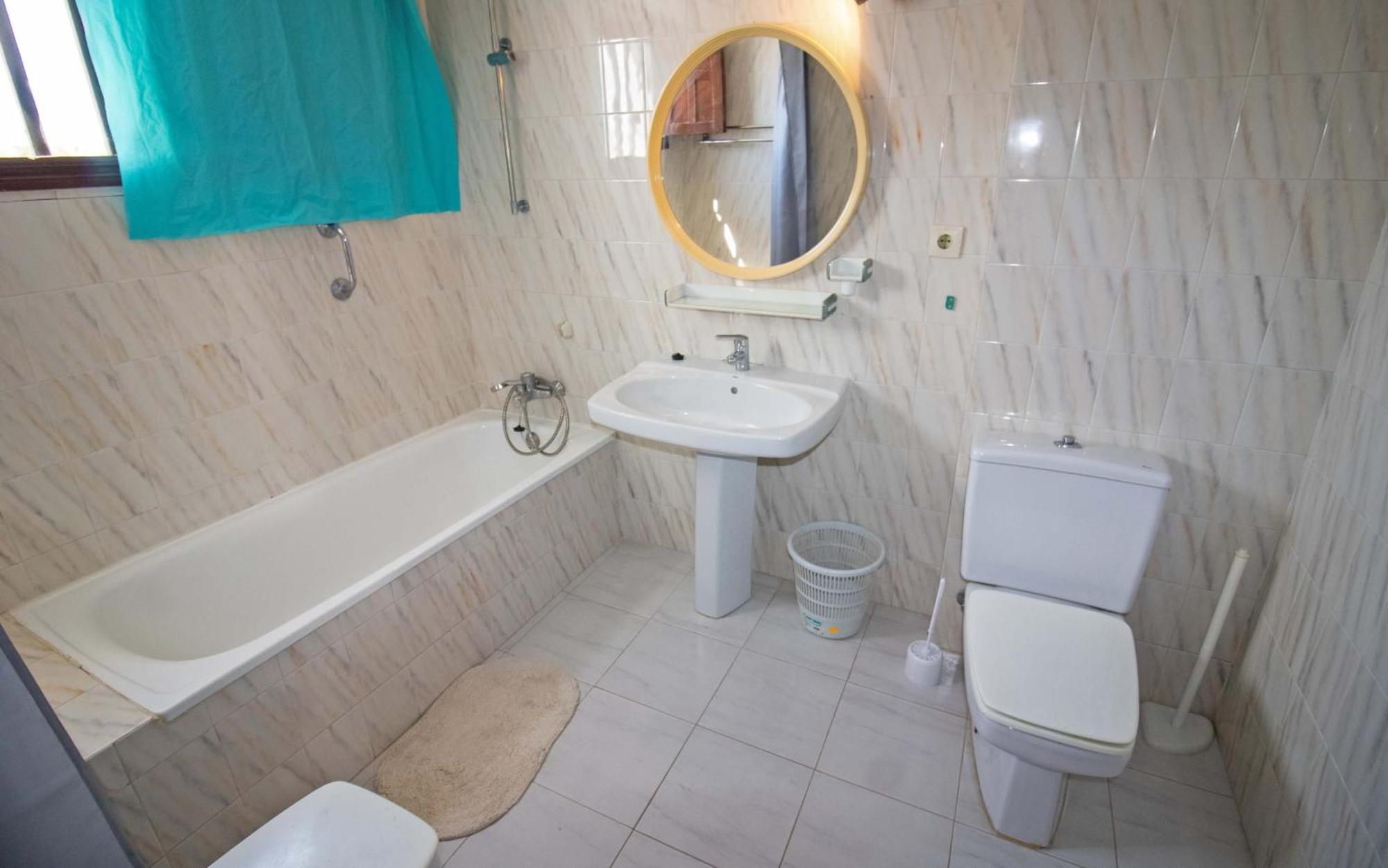 Con Jardin Y Piscina - Fuentes