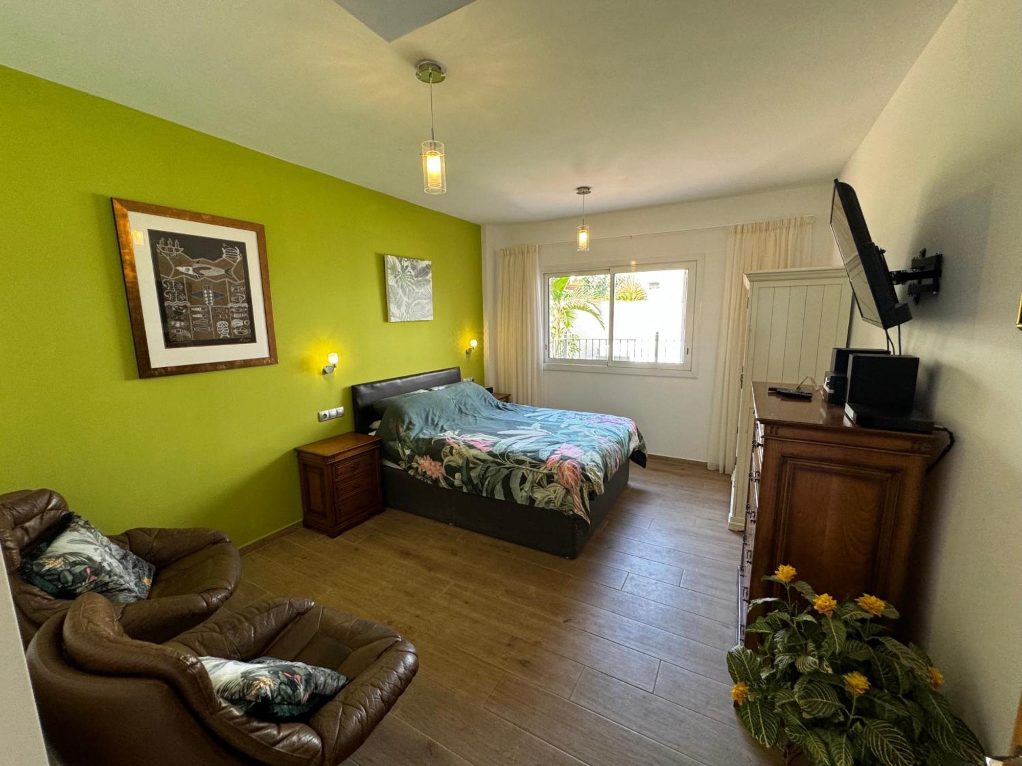 Puerto Santiago: Luxury 5-bedroom With Pool And Disabled Access Villa Puerto de Santiago (Tenerife)