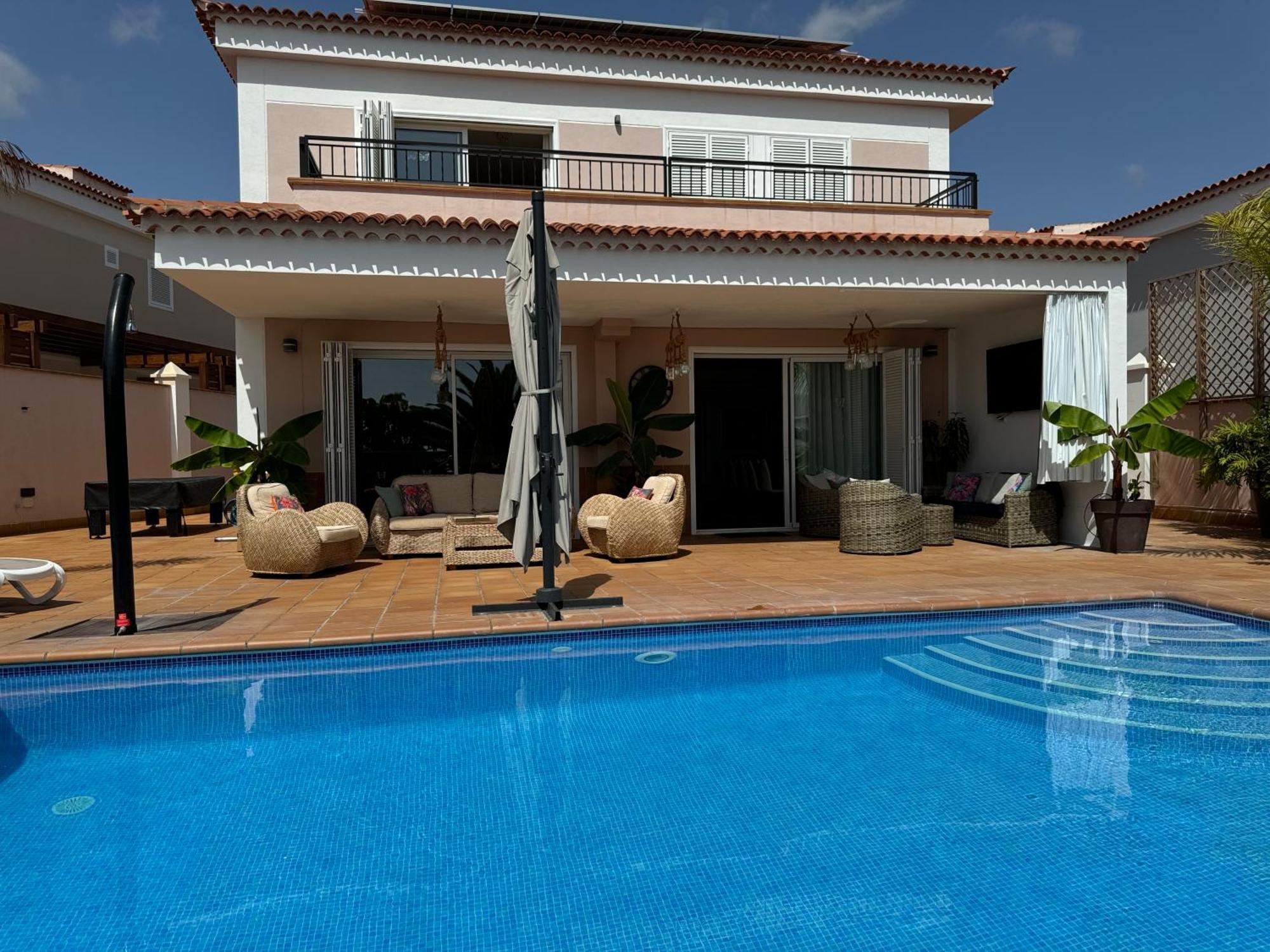Villa Puerto Santiago: Luxury 5-bedroom With Pool And Disabled Access *