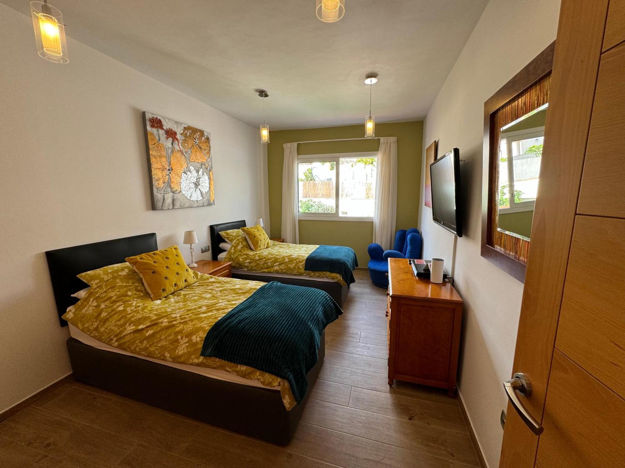 Villa Puerto Santiago: Luxury 5-bedroom With Pool And Disabled Access